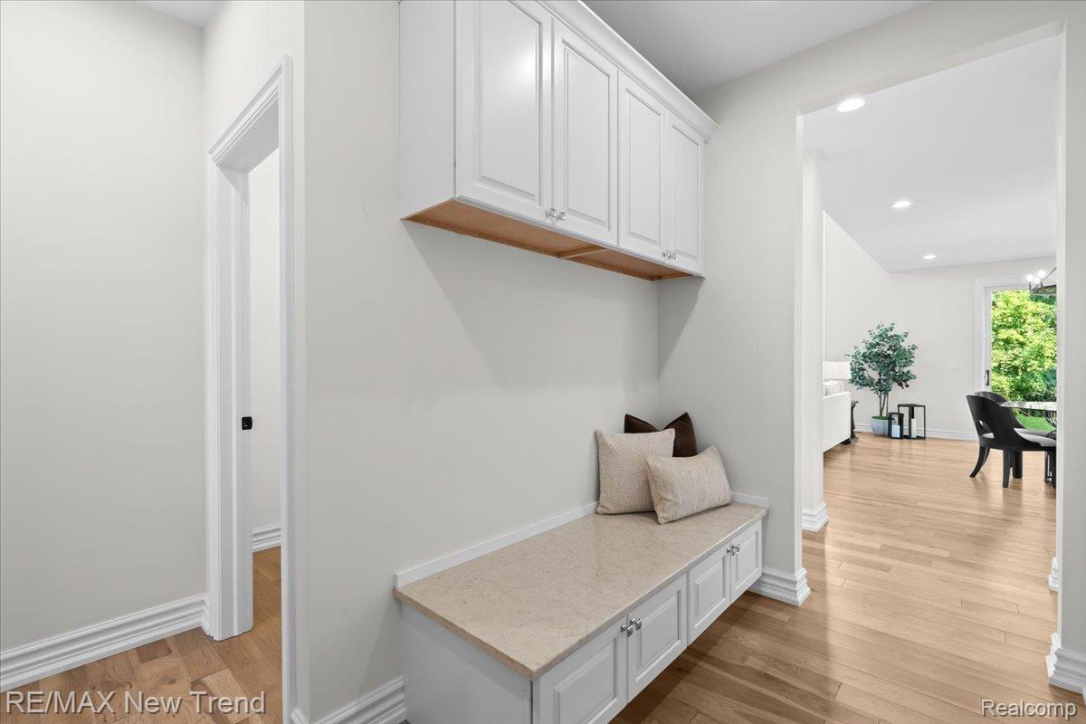 Farmingtonhills, Michigan, 48336, United States, 5 Bedrooms Bedrooms, ,5 BathroomsBathrooms,Residential,Active,1945053