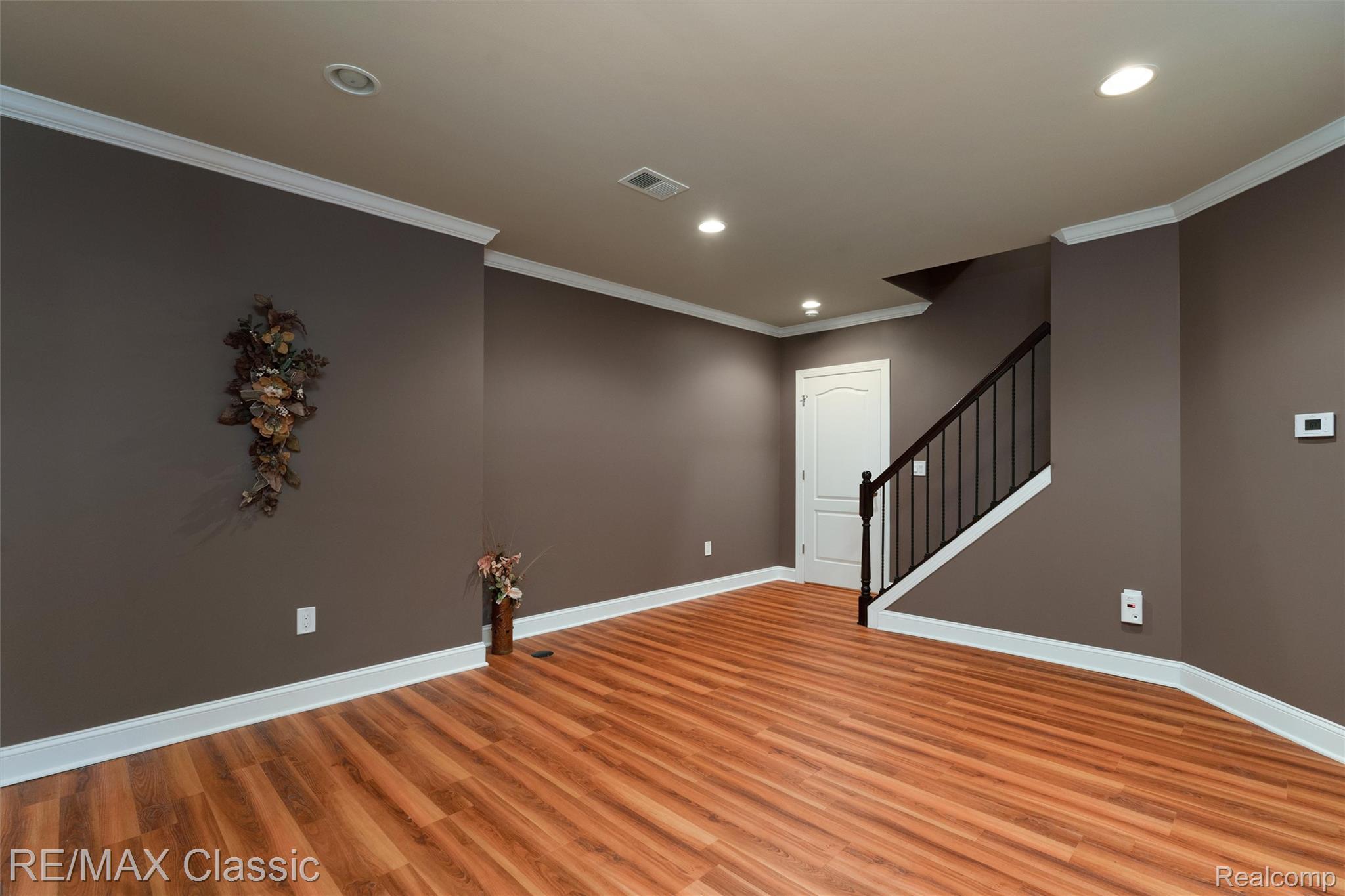 Novi, Michigan, 48374, United States, 5 Bedrooms Bedrooms, ,5 BathroomsBathrooms,Residential,Pending,2052115