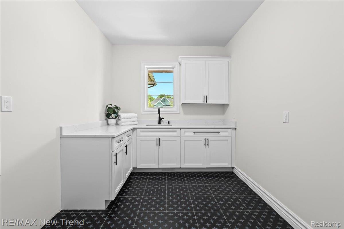 Farmingtonhills, Michigan, 48336, United States, 5 Bedrooms Bedrooms, ,5 BathroomsBathrooms,Residential,Active,1985604