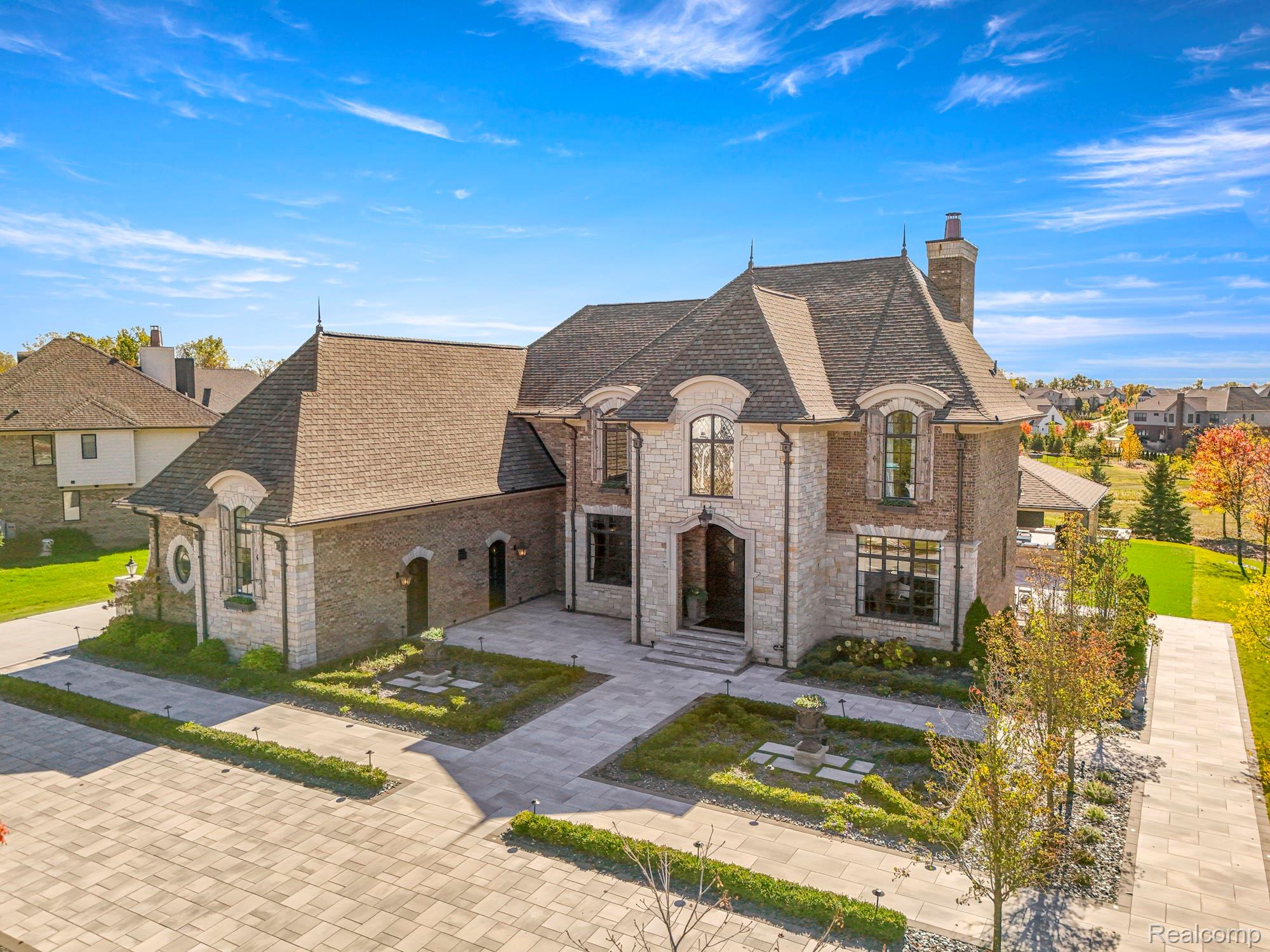 Northville, Michigan, 48168, United States, 5 Bedrooms Bedrooms, ,7 BathroomsBathrooms,Residential,Active,1960117