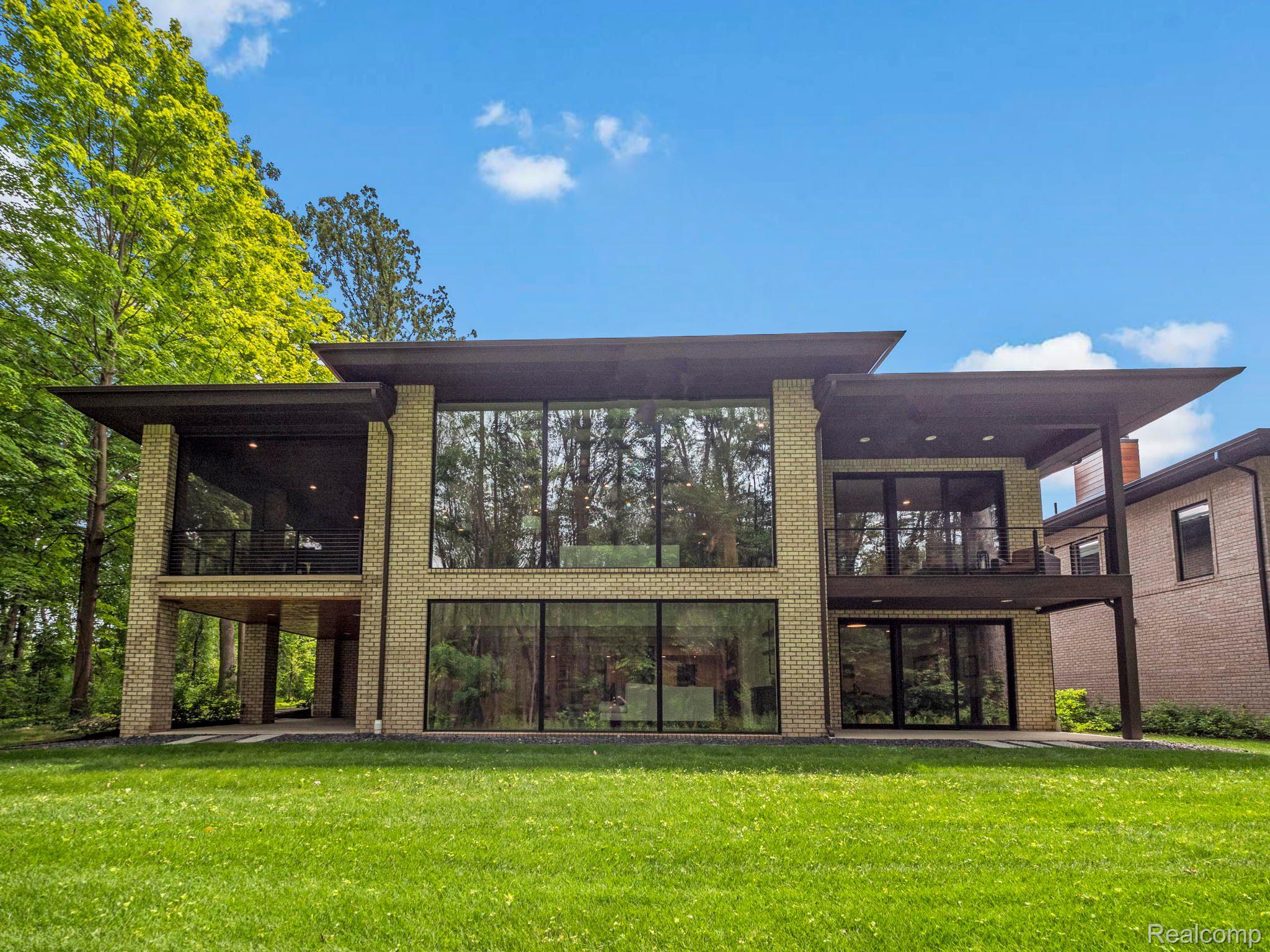 Orchardlake, Michigan, 48323, United States, ,4 BathroomsBathrooms,Residential,Pending,1850633