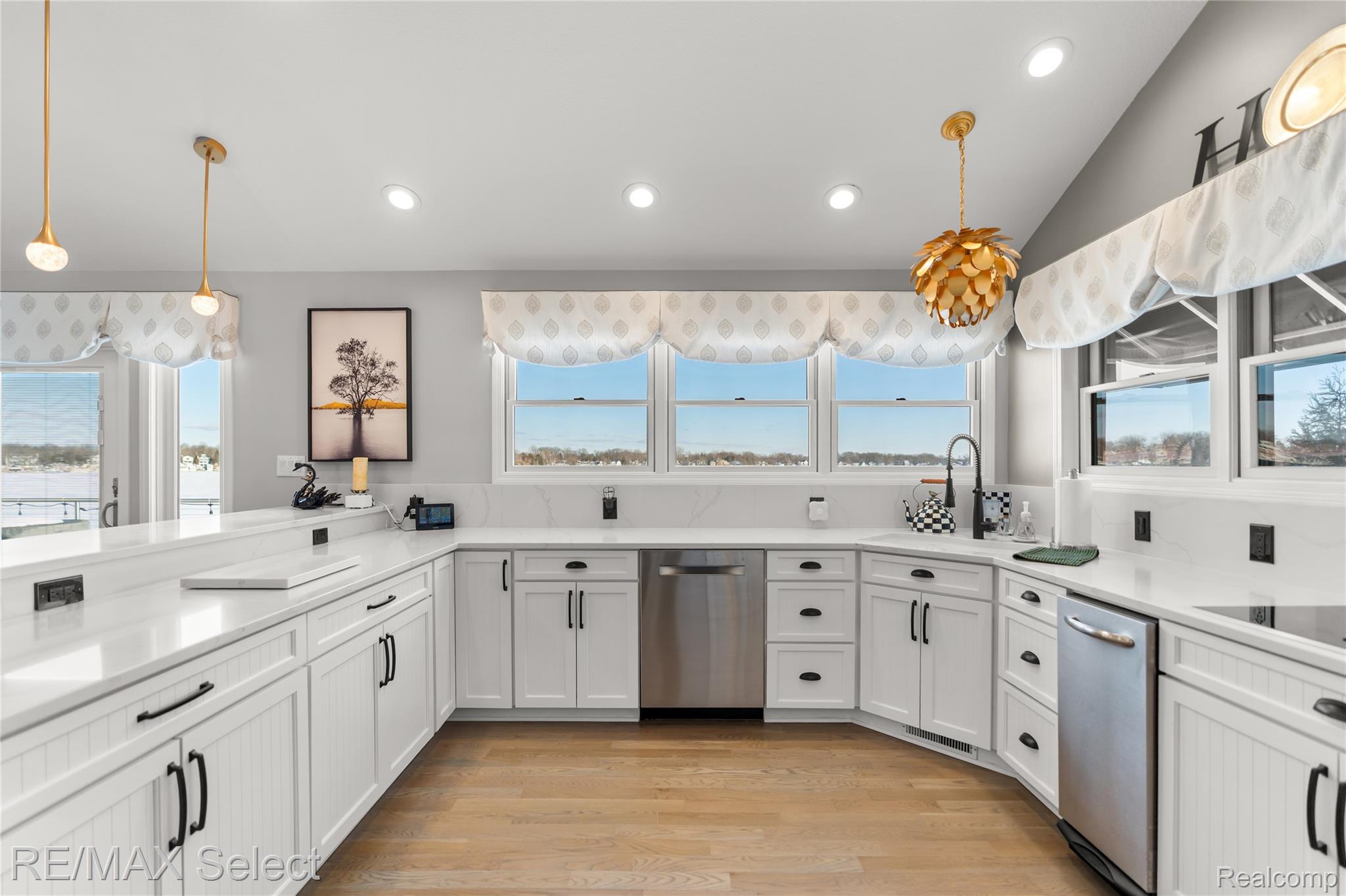 Fenton, Michigan, 48430, United States, 4 Bedrooms Bedrooms, ,5 BathroomsBathrooms,Residential,Active,2016693