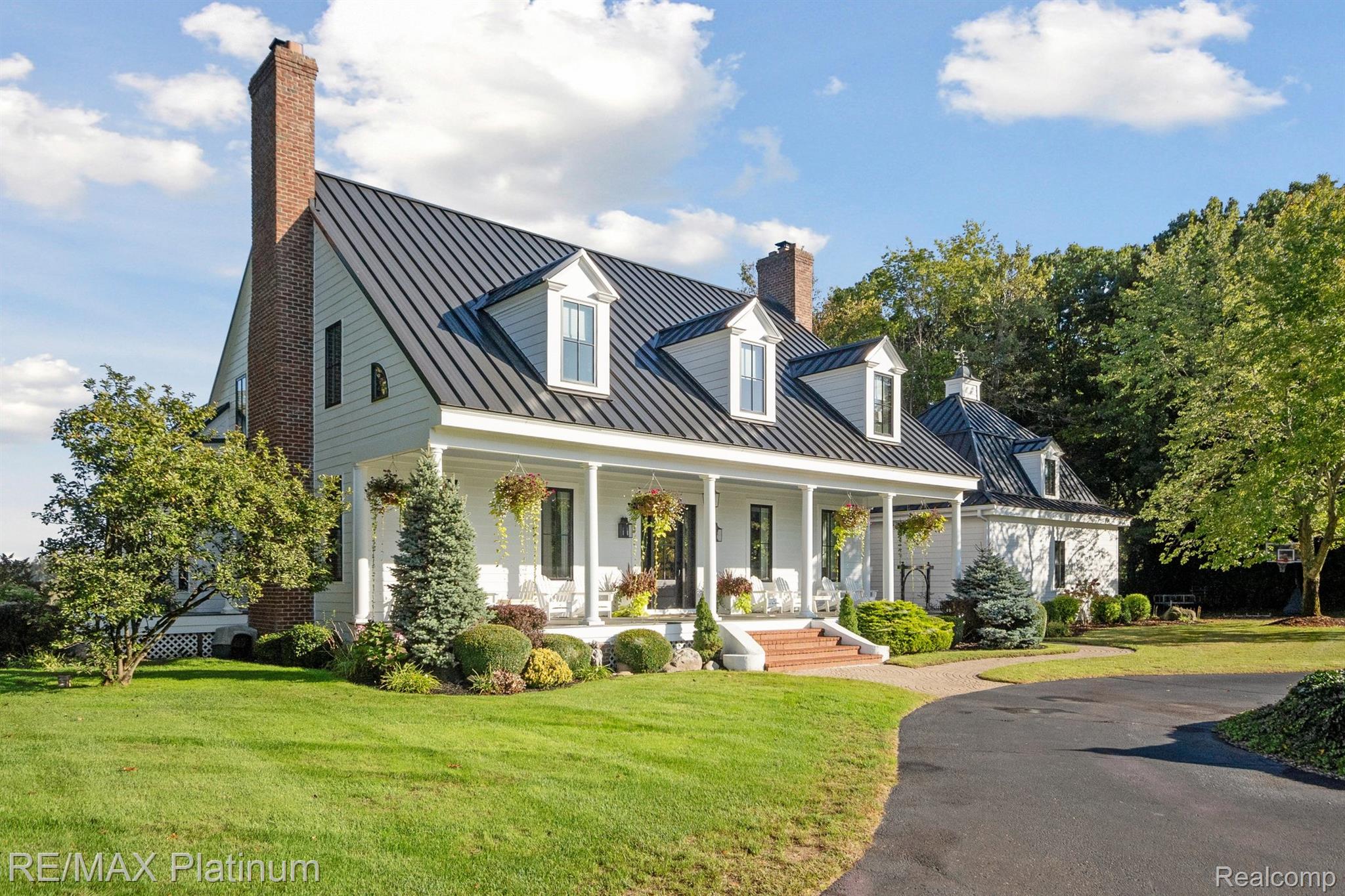 Pinckney, Michigan, 48169, United States, 5 Bedrooms Bedrooms, ,7 BathroomsBathrooms,Residential,Active,1954026