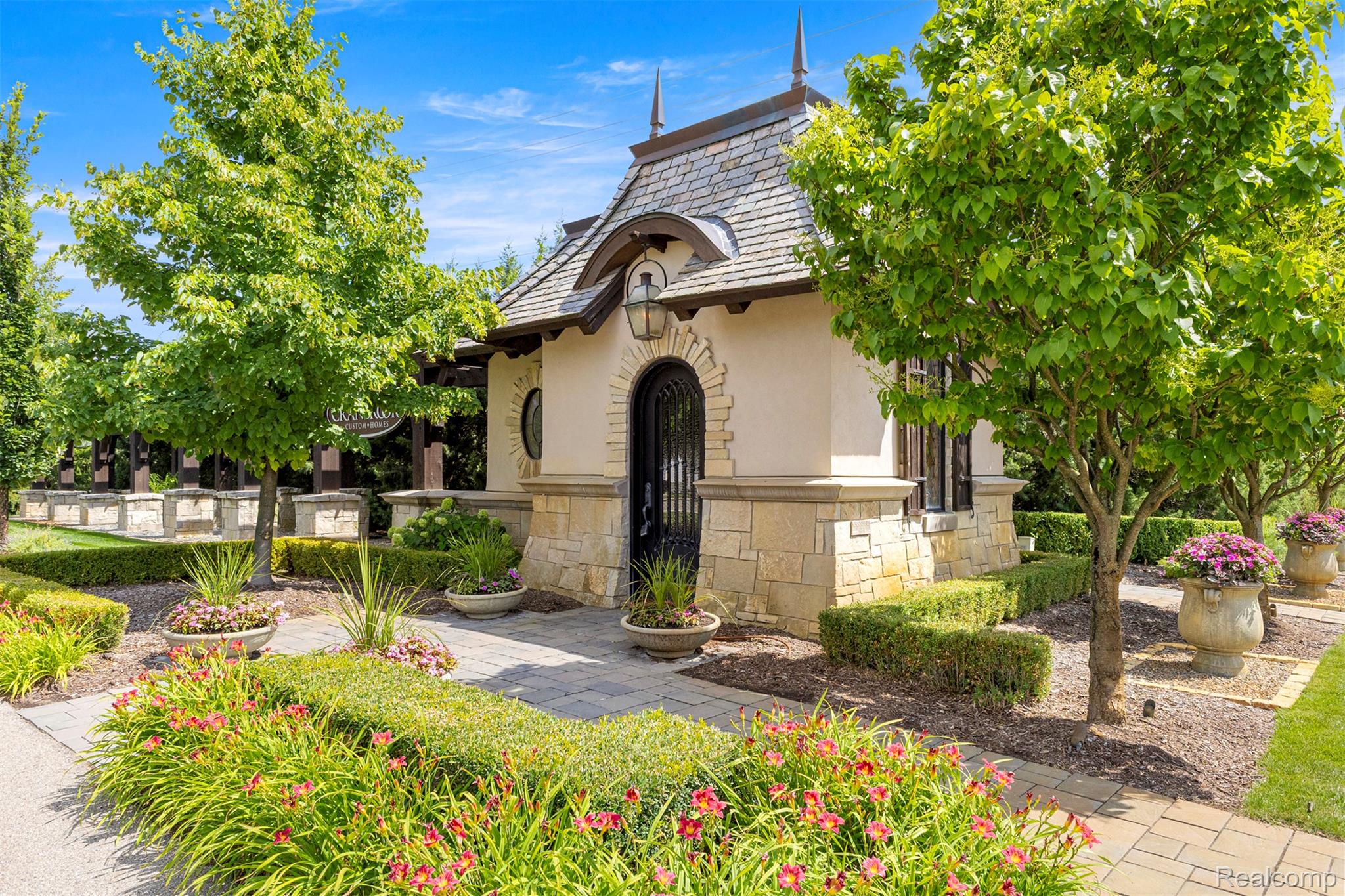 Northville, Michigan, 48168, United States, 5 Bedrooms Bedrooms, ,6 BathroomsBathrooms,Residential,Active,1913964