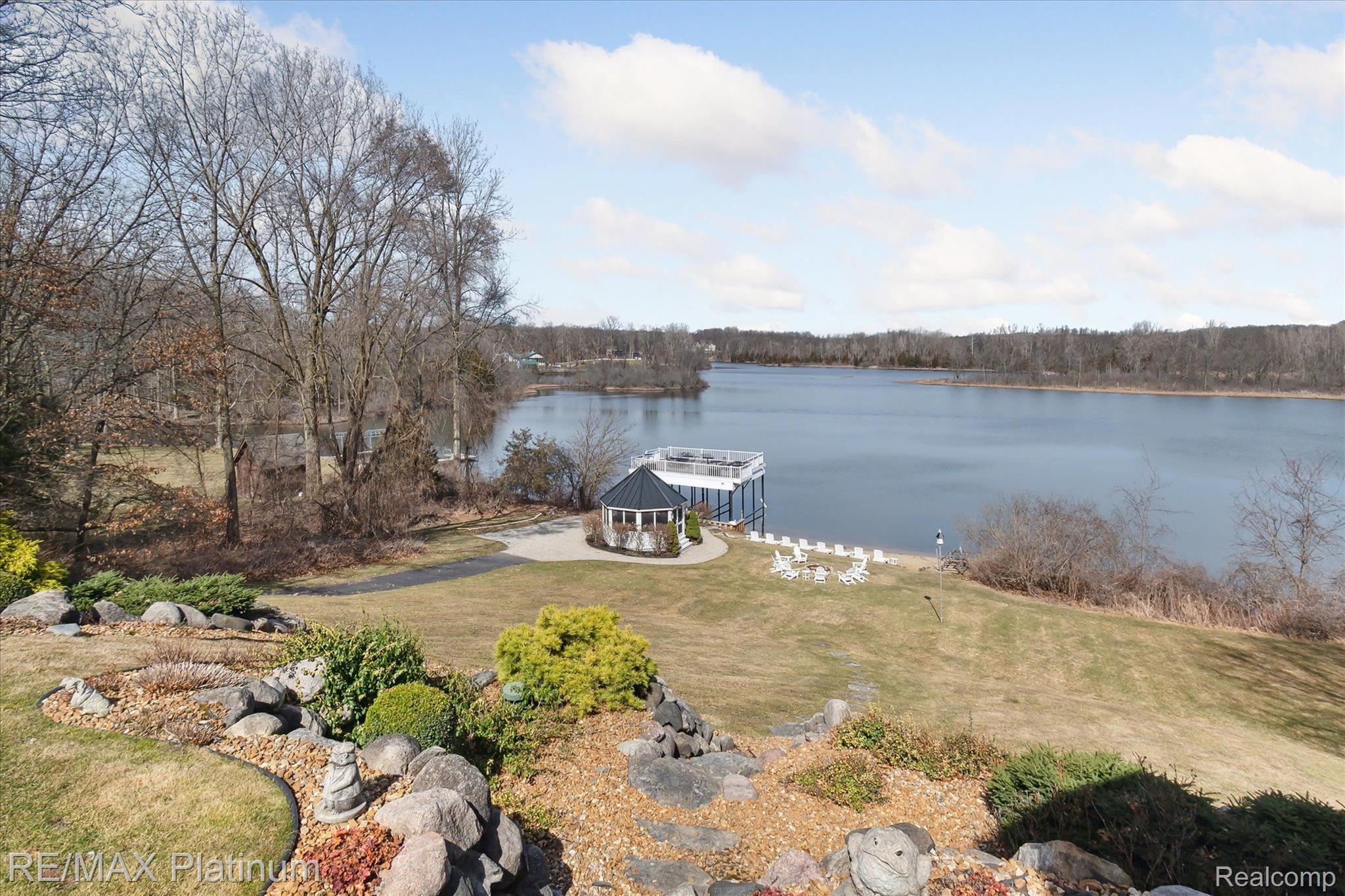 Pinckney, Michigan, 48169, United States, 5 Bedrooms Bedrooms, ,7 BathroomsBathrooms,Residential,Active,1756437