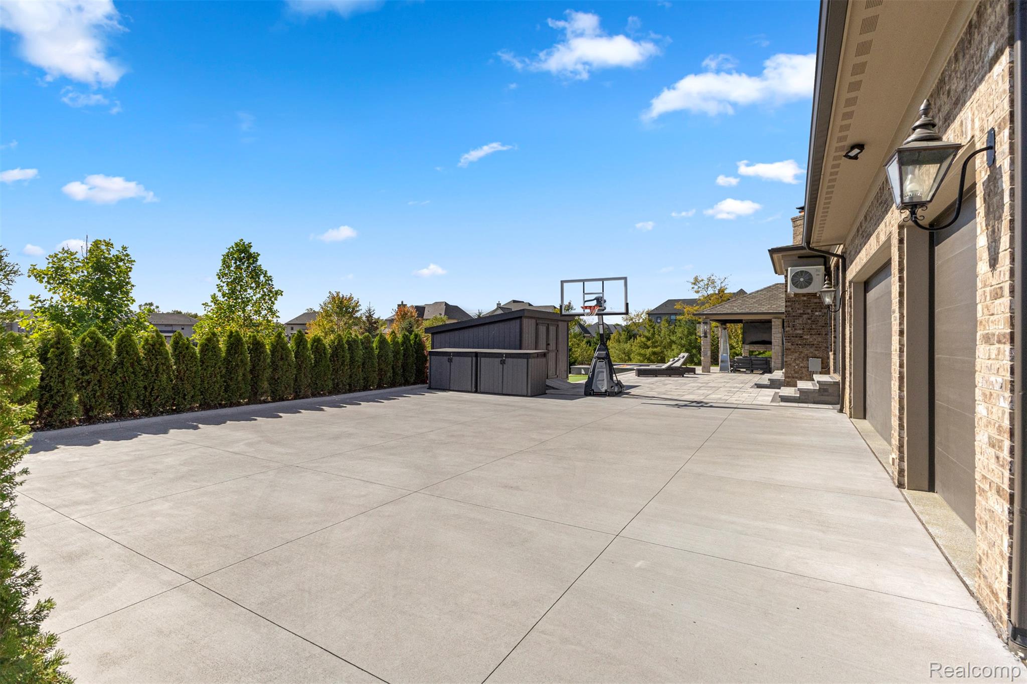 Northville, Michigan, 48168, United States, 5 Bedrooms Bedrooms, ,7 BathroomsBathrooms,Residential,Active,1960117