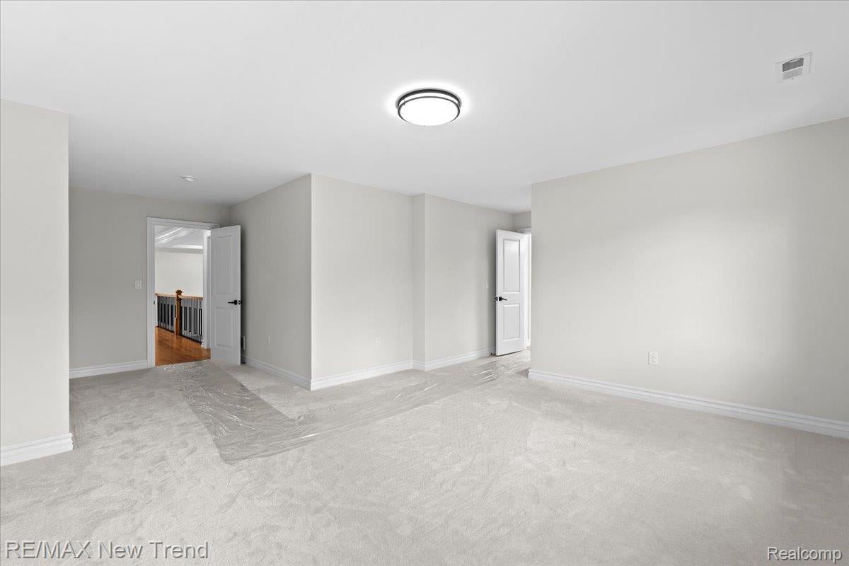Farmingtonhills, Michigan, 48336, United States, 5 Bedrooms Bedrooms, ,5 BathroomsBathrooms,Residential,Active,1945053