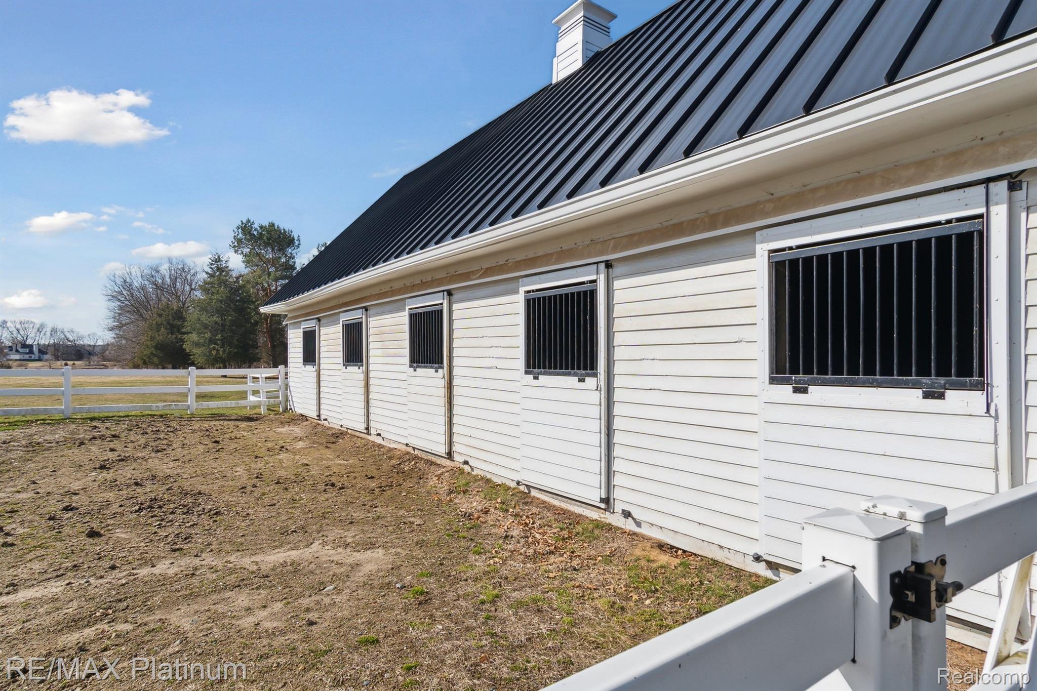 Pinckney, Michigan, 48169, United States, 5 Bedrooms Bedrooms, ,7 BathroomsBathrooms,Residential,Active,1954026