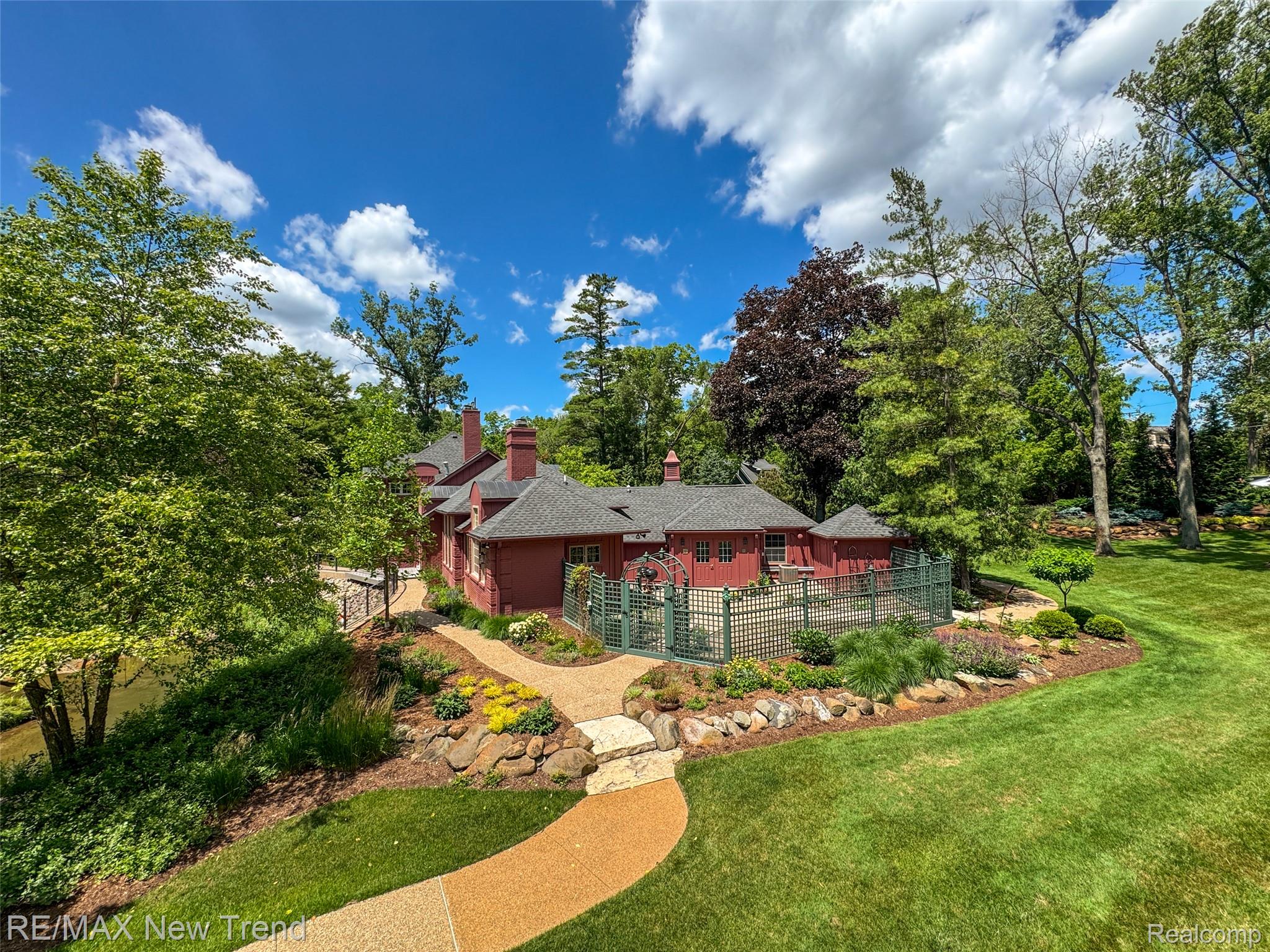 Franklin, Michigan, 48025, United States, 4 Bedrooms Bedrooms, ,4 BathroomsBathrooms,Residential,Active,1926907