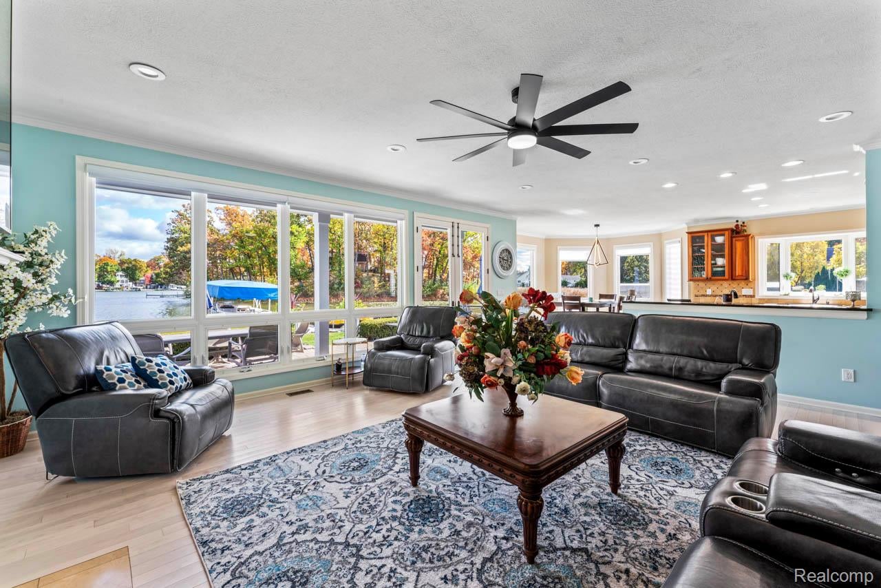 Linden, Michigan, 48451, United States, 5 Bedrooms Bedrooms, ,6 BathroomsBathrooms,Residential,Active,2022367
