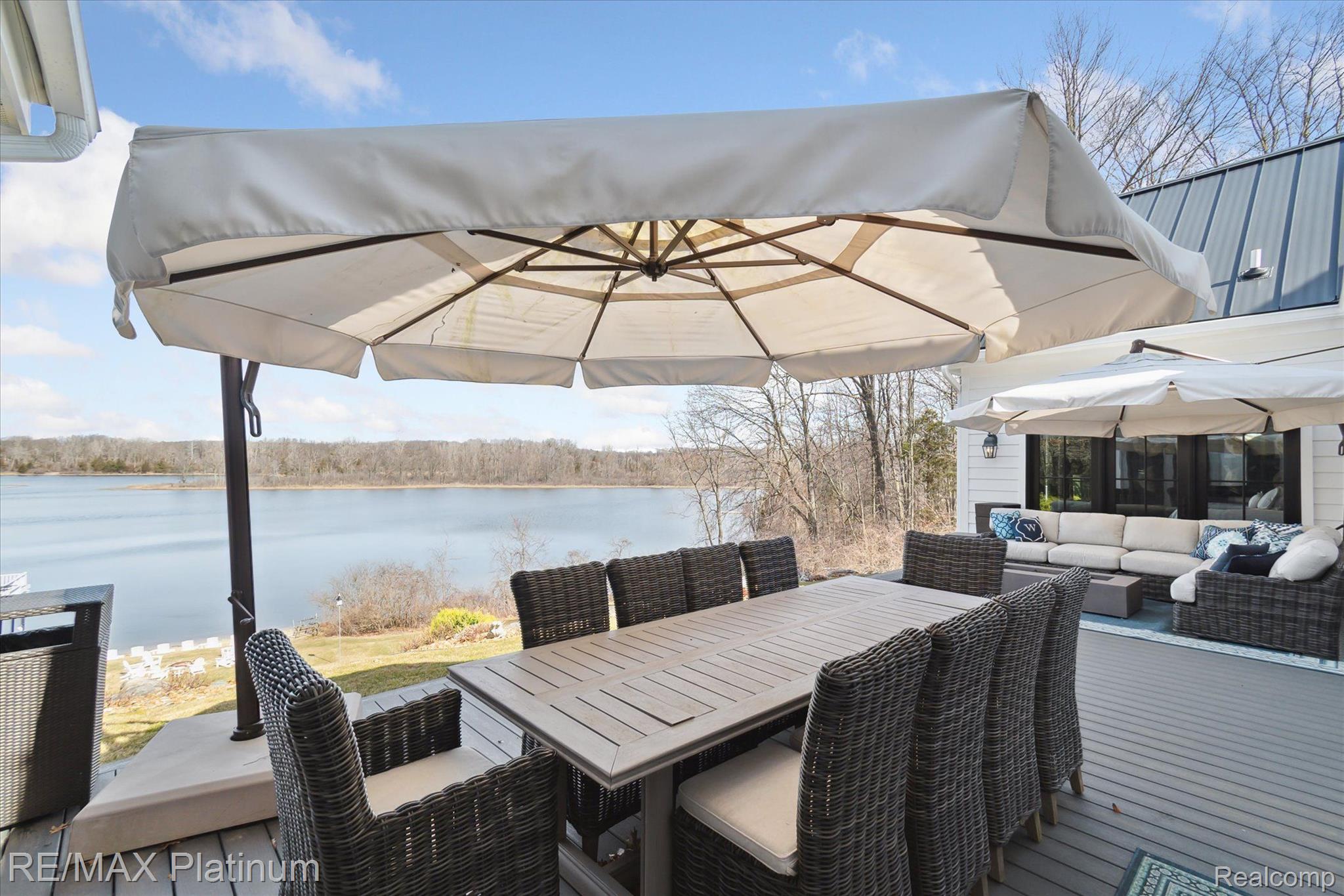 Pinckney, Michigan, 48169, United States, 5 Bedrooms Bedrooms, ,7 BathroomsBathrooms,Residential,Active,1756437