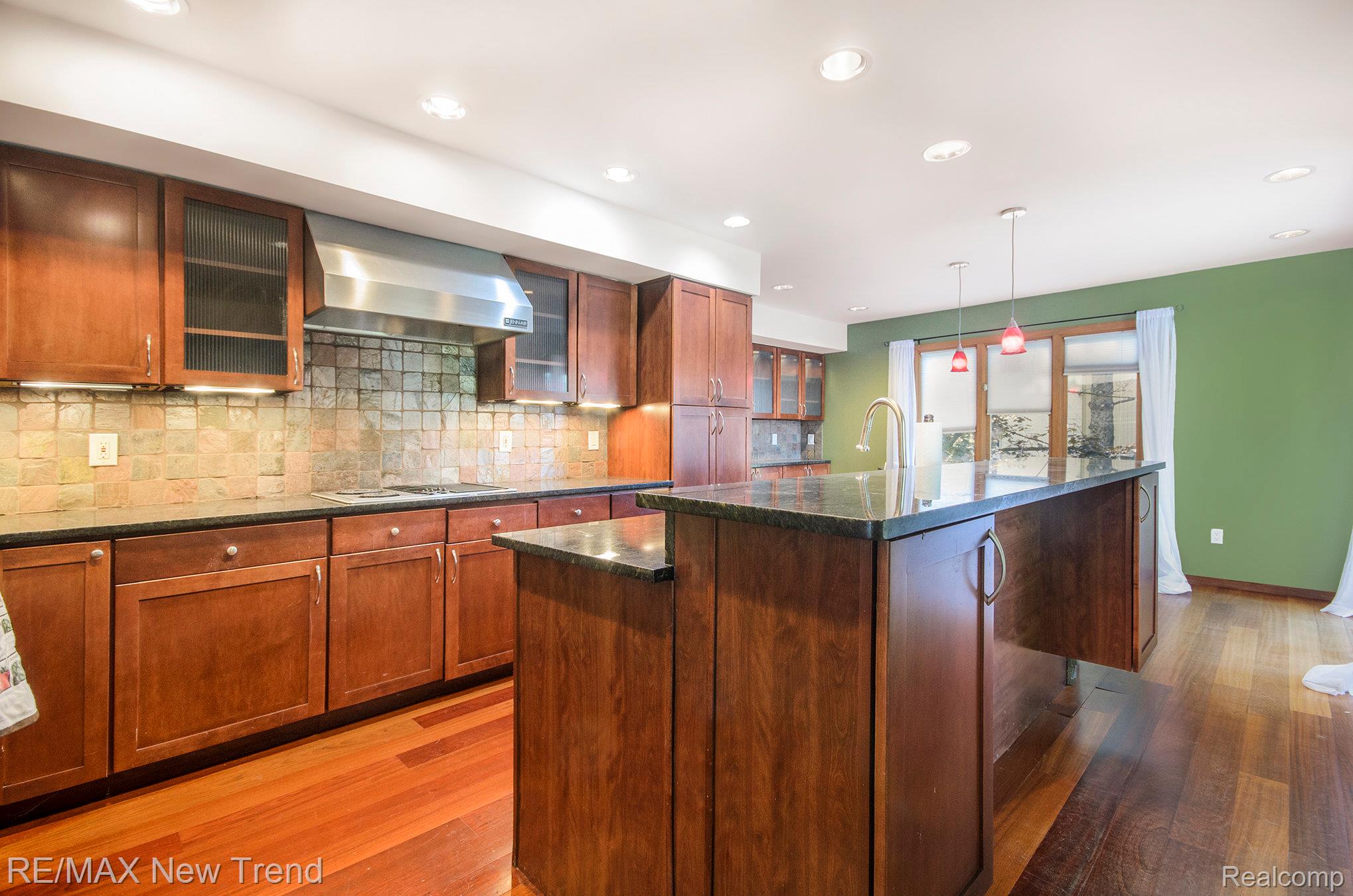 Westbloomfield, Michigan, 48324, United States, 5 Bedrooms Bedrooms, ,5 BathroomsBathrooms,Residential,Active,1922336