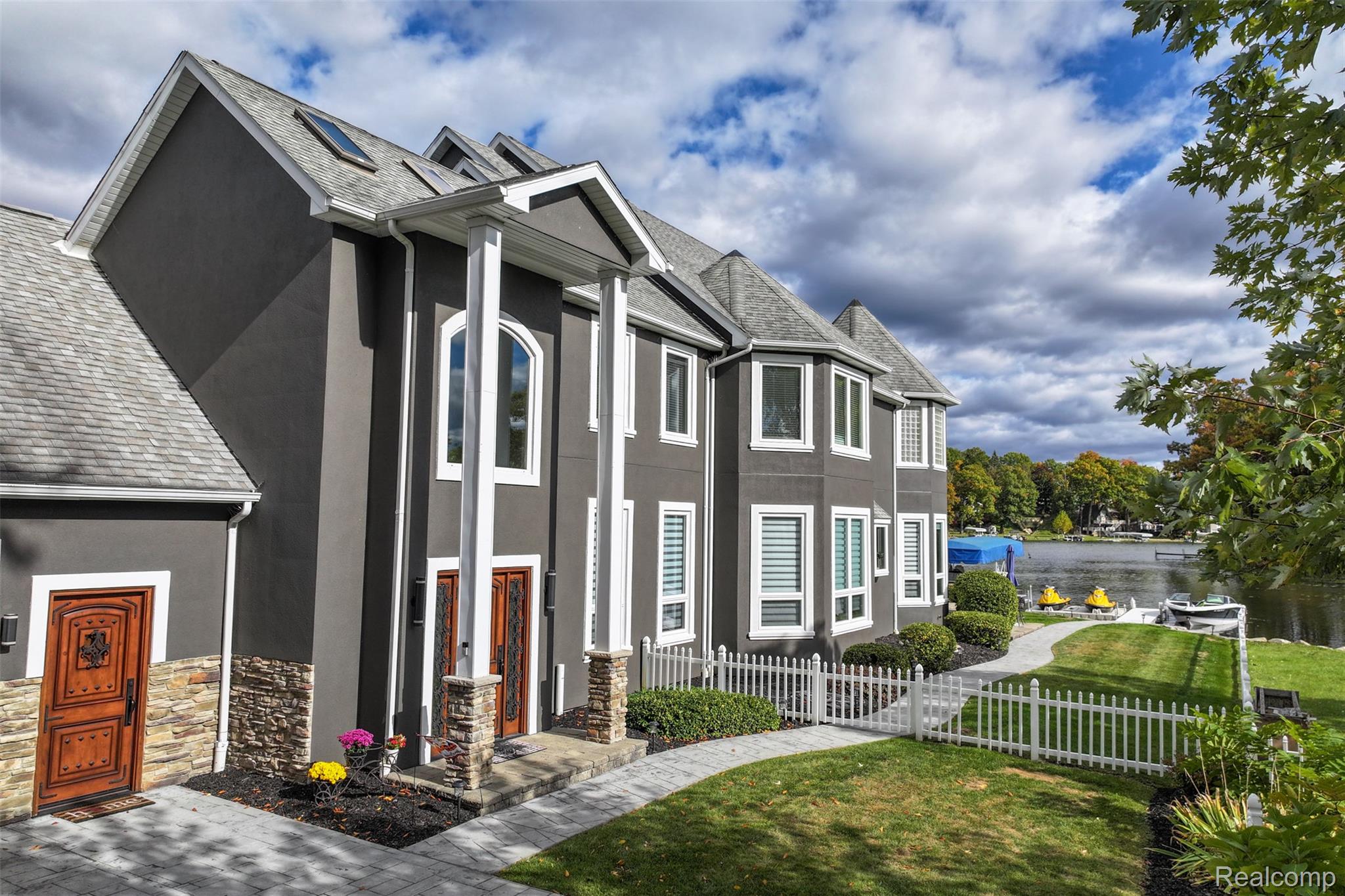 Linden, Michigan, 48451, United States, 5 Bedrooms Bedrooms, ,6 BathroomsBathrooms,Residential,Active,1959969