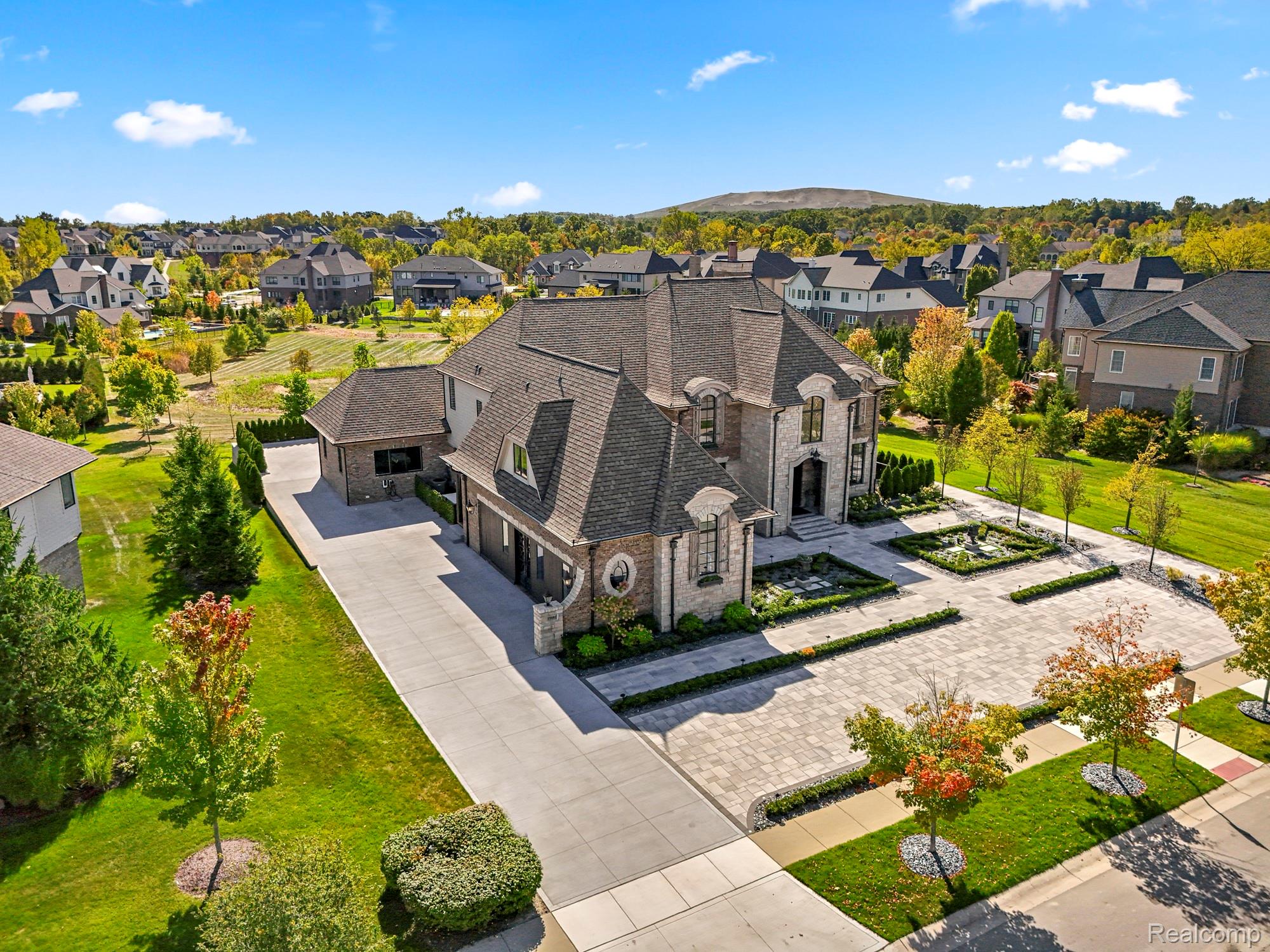 Northville, Michigan, 48168, United States, 5 Bedrooms Bedrooms, ,7 BathroomsBathrooms,Residential,Active,1960117