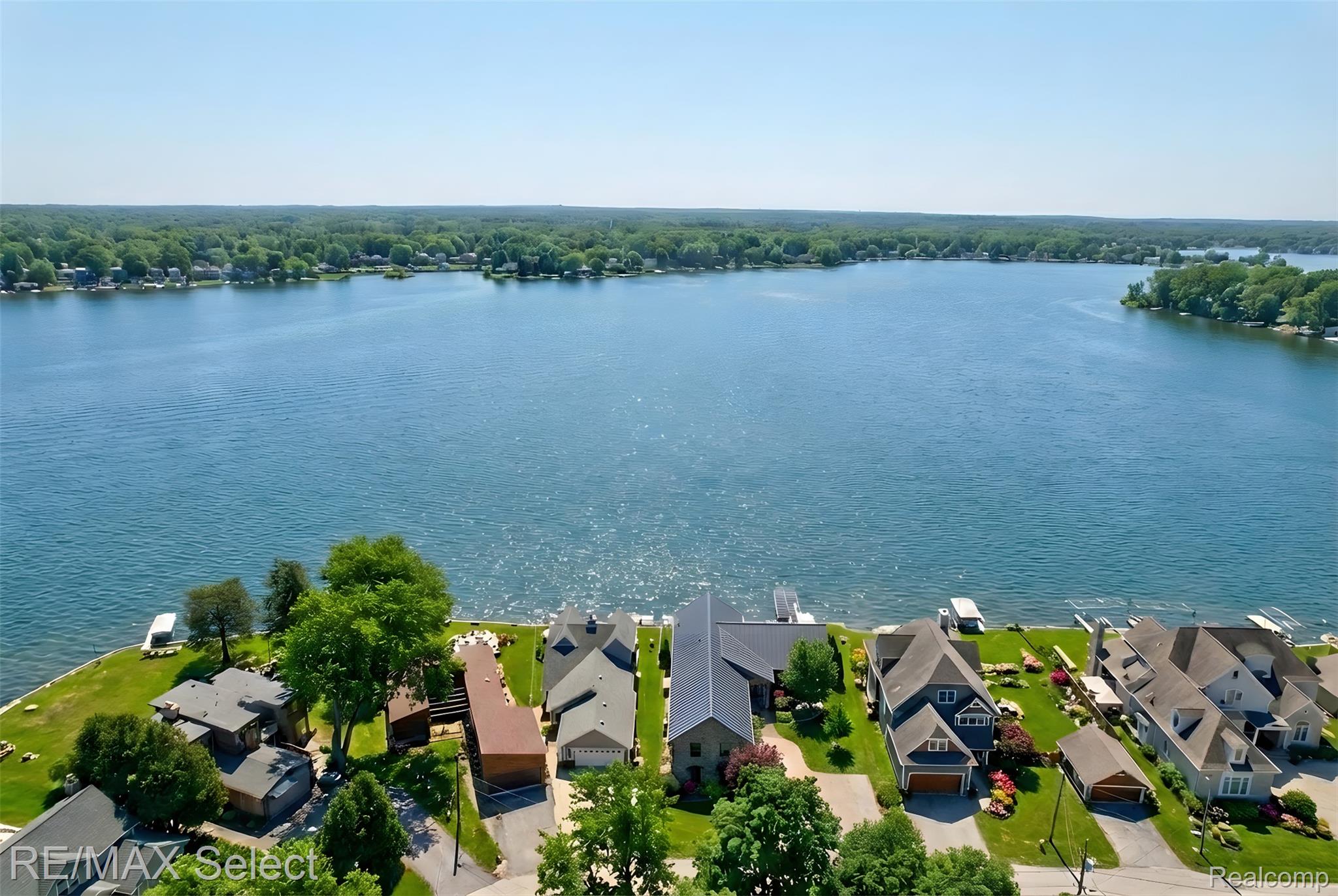 Fenton, Michigan, 48430, United States, 4 Bedrooms Bedrooms, ,5 BathroomsBathrooms,Residential,Active,2016693