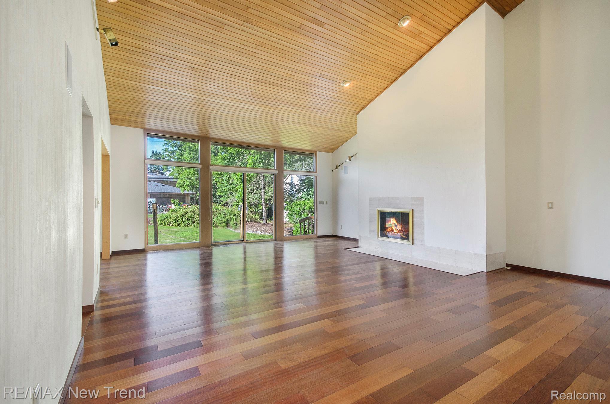 Westbloomfield, Michigan, 48324, United States, 5 Bedrooms Bedrooms, ,5 BathroomsBathrooms,Residential,Active,1922336