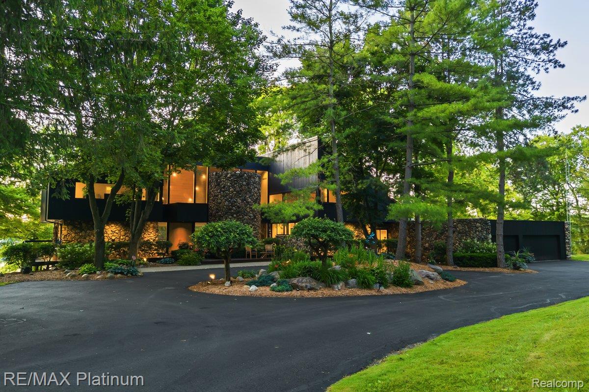 Howell, Michigan, 48843, United States, 4 Bedrooms Bedrooms, ,6 BathroomsBathrooms,Residential,Active,1973360