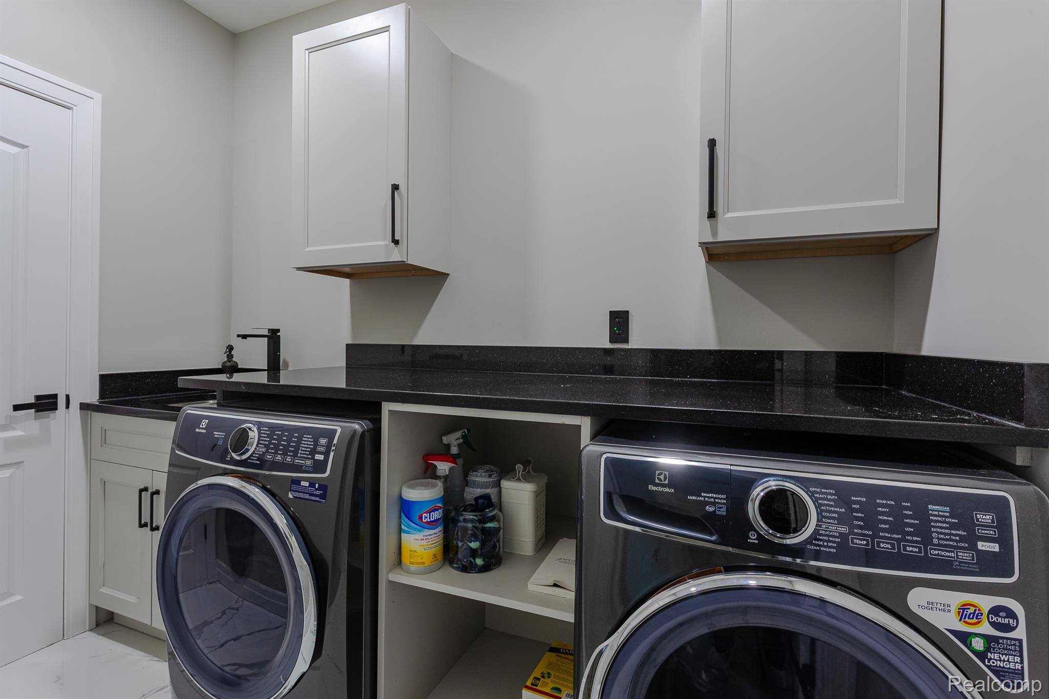 Rochesterhills, Michigan, 48307, United States, 4 Bedrooms Bedrooms, ,5 BathroomsBathrooms,Residential,Active,1962188