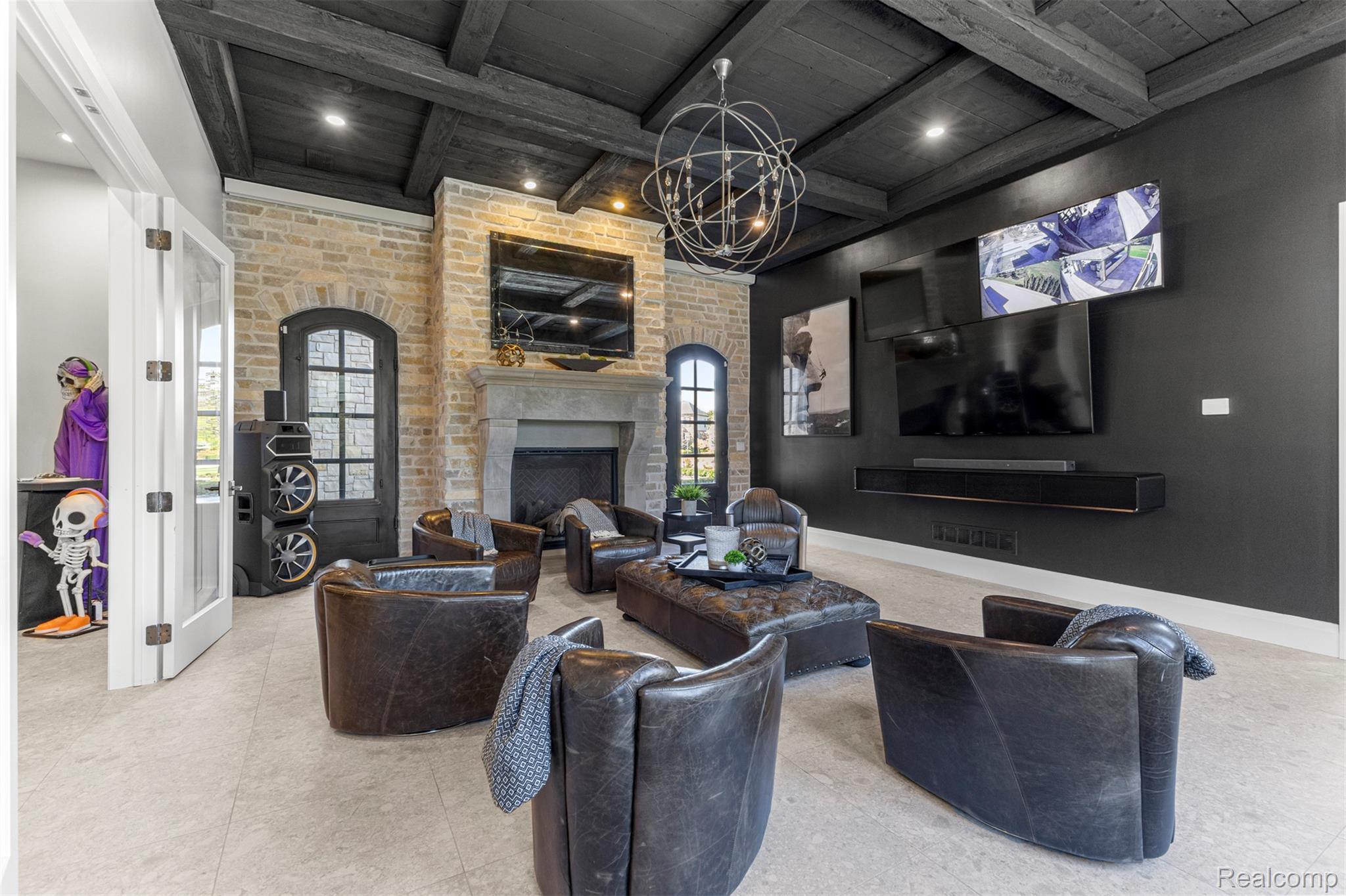 Northville, Michigan, 48168, United States, 5 Bedrooms Bedrooms, ,7 BathroomsBathrooms,Residential,Active,1960117