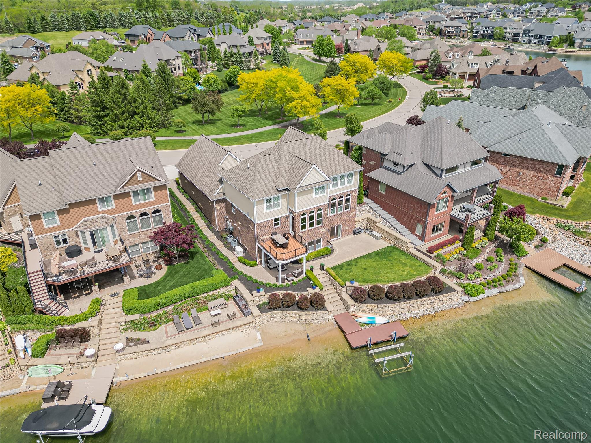 Southlyon, Michigan, 48178, United States, 4 Bedrooms Bedrooms, ,5 BathroomsBathrooms,Residential,Active,2045027