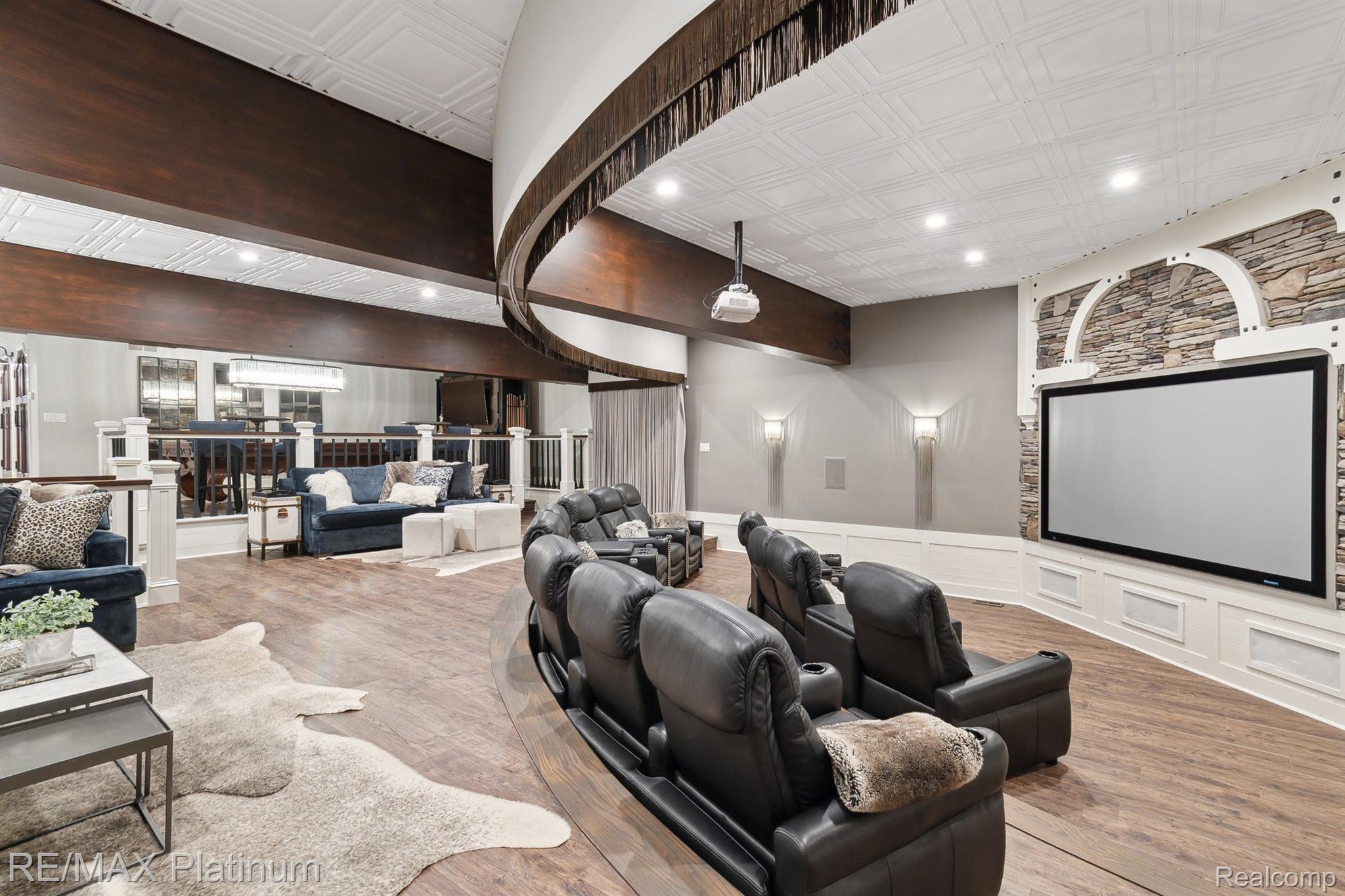 Pinckney, Michigan, 48169, United States, 5 Bedrooms Bedrooms, ,7 BathroomsBathrooms,Residential,Active,1954026