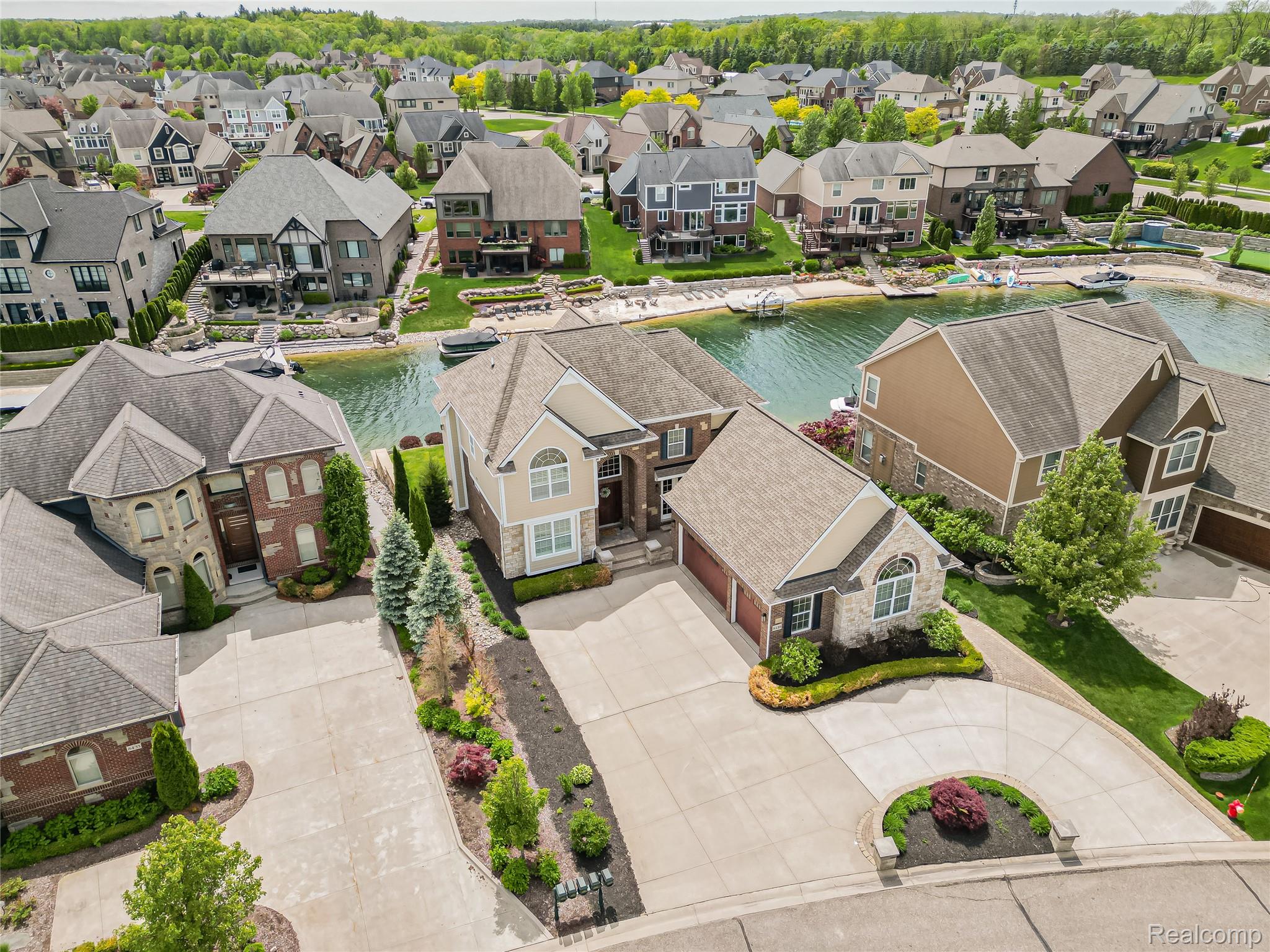 Southlyon, Michigan, 48178, United States, 4 Bedrooms Bedrooms, ,5 BathroomsBathrooms,Residential,Active,2045027