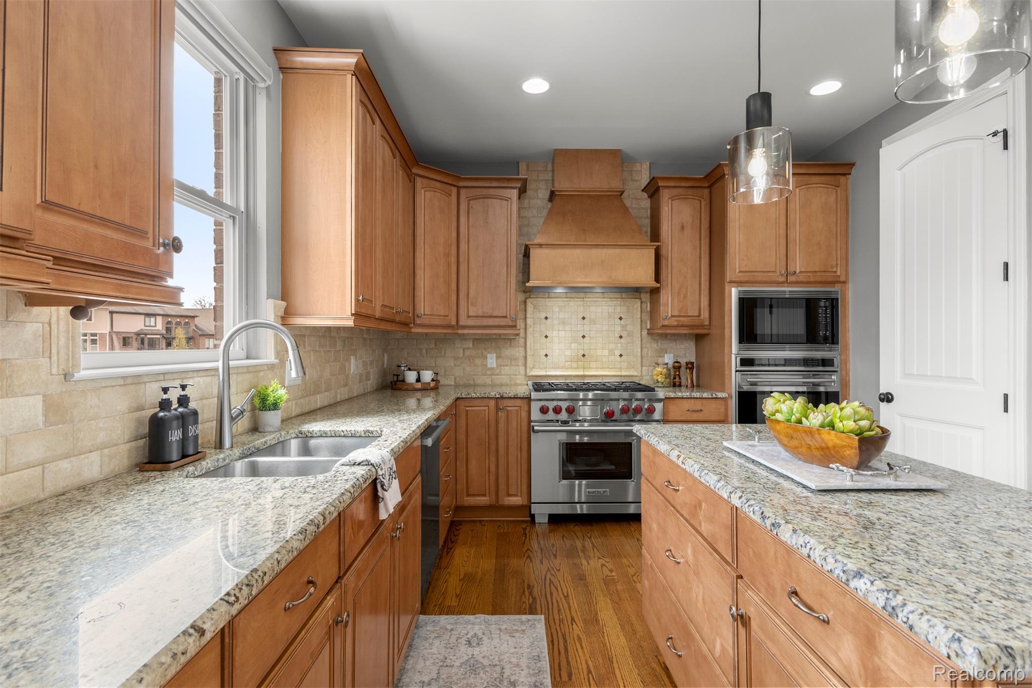 Southlyon, Michigan, 48178, United States, 4 Bedrooms Bedrooms, ,5 BathroomsBathrooms,Residential,Active,2045027