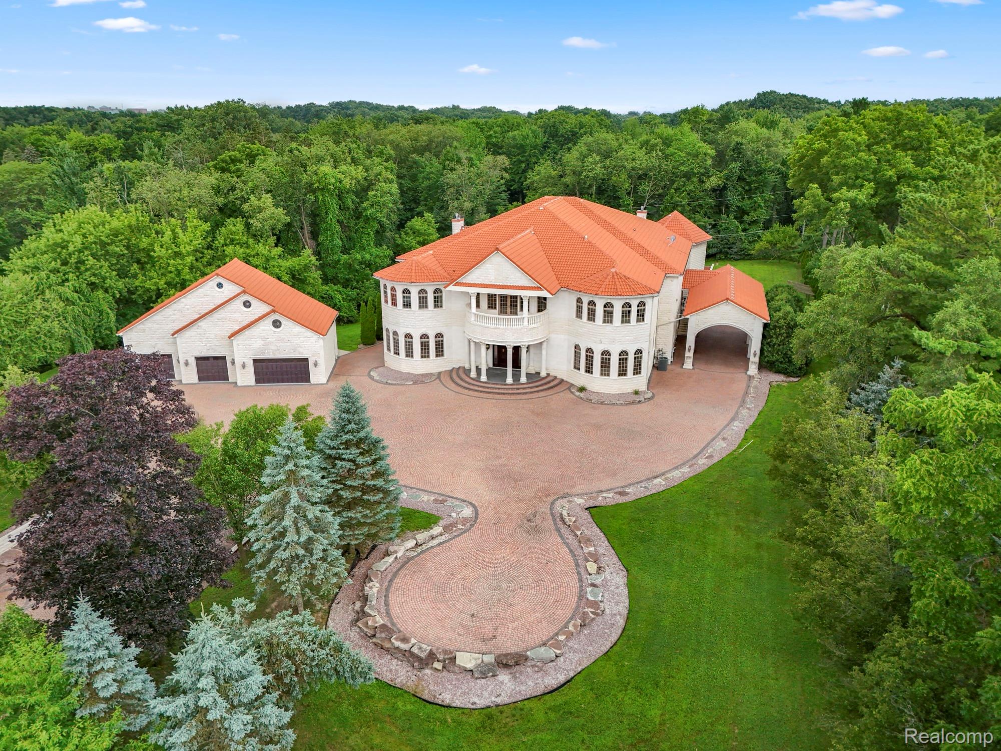Northville, Michigan, 48168, United States, 9 Bedrooms Bedrooms, ,14 BathroomsBathrooms,Residential,Active,1904136