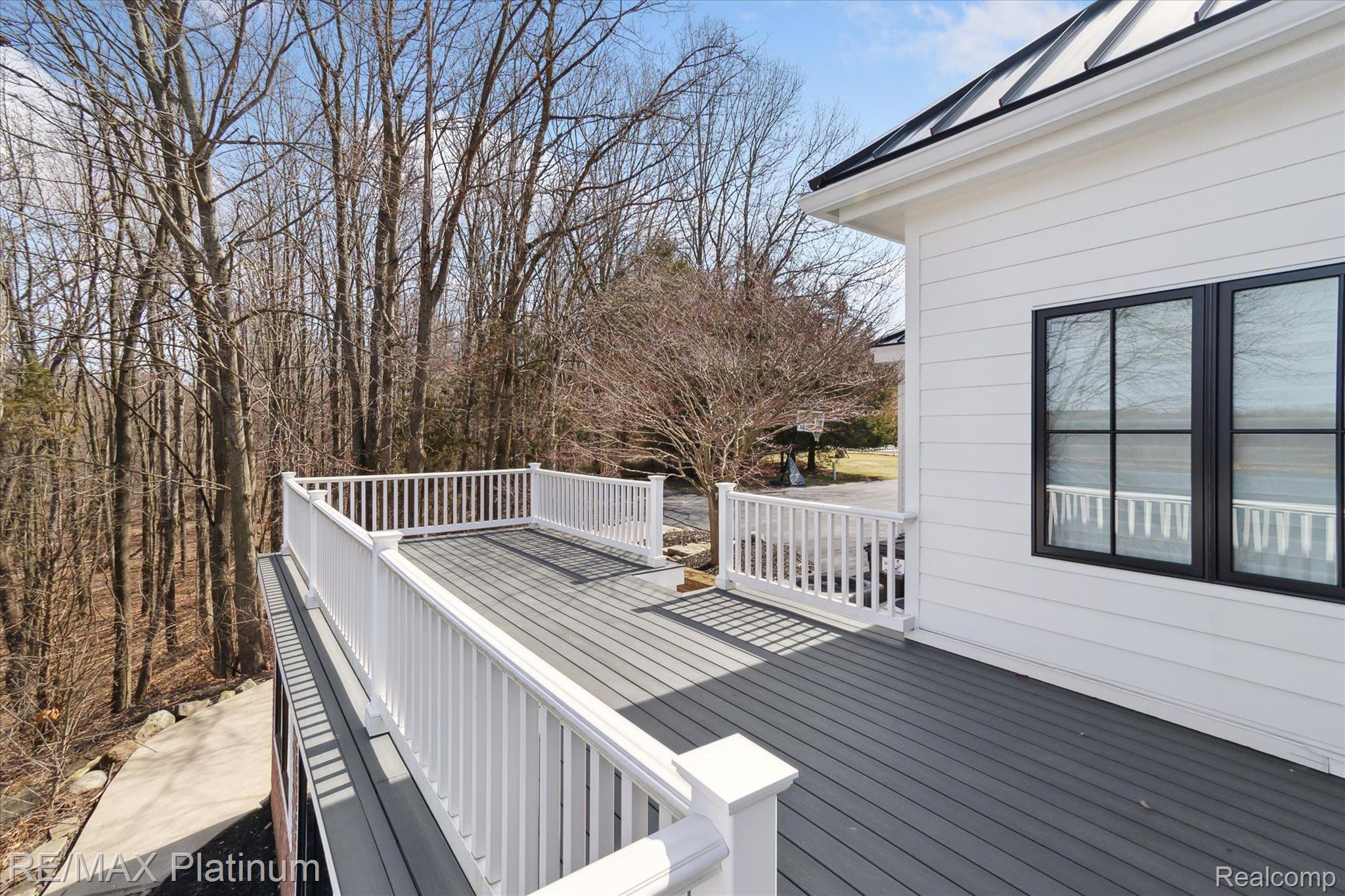 Pinckney, Michigan, 48169, United States, 5 Bedrooms Bedrooms, ,7 BathroomsBathrooms,Residential,Active,1756437