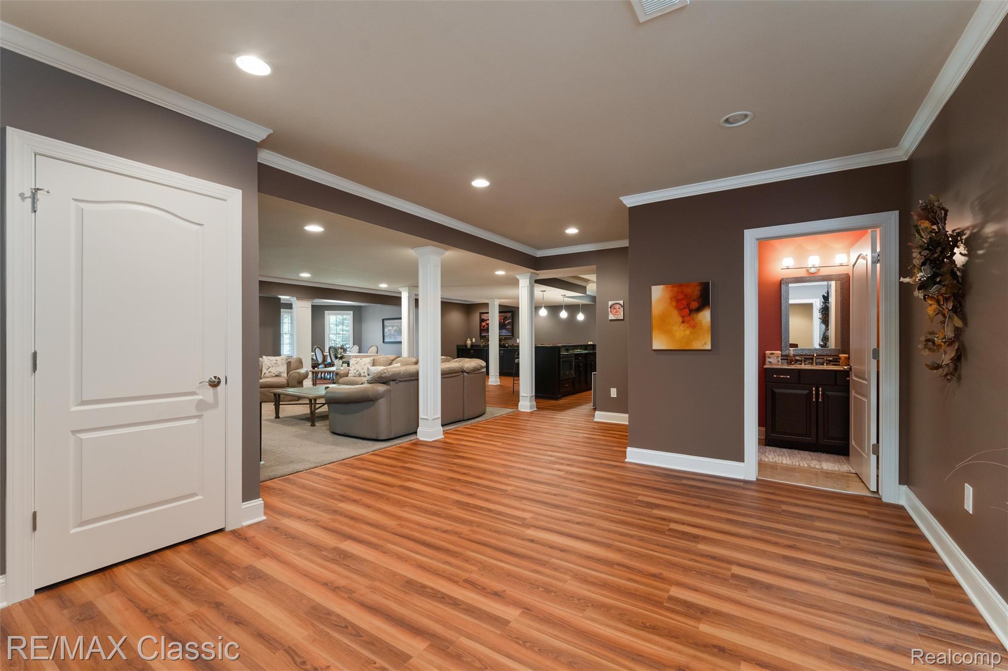 Novi, Michigan, 48374, United States, 5 Bedrooms Bedrooms, ,5 BathroomsBathrooms,Residential,Pending,2052115