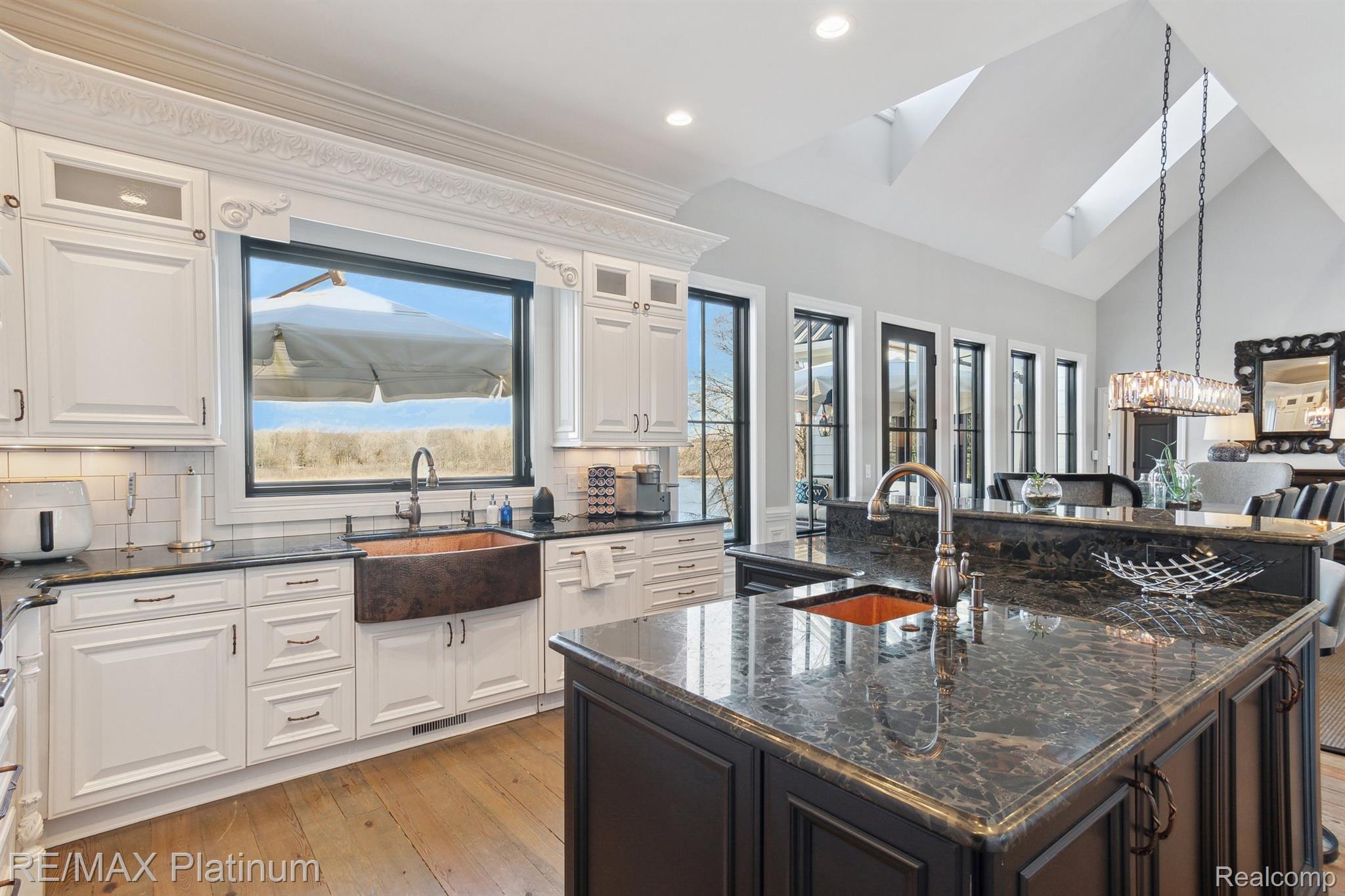 Pinckney, Michigan, 48169, United States, 5 Bedrooms Bedrooms, ,7 BathroomsBathrooms,Residential,Active,1954026