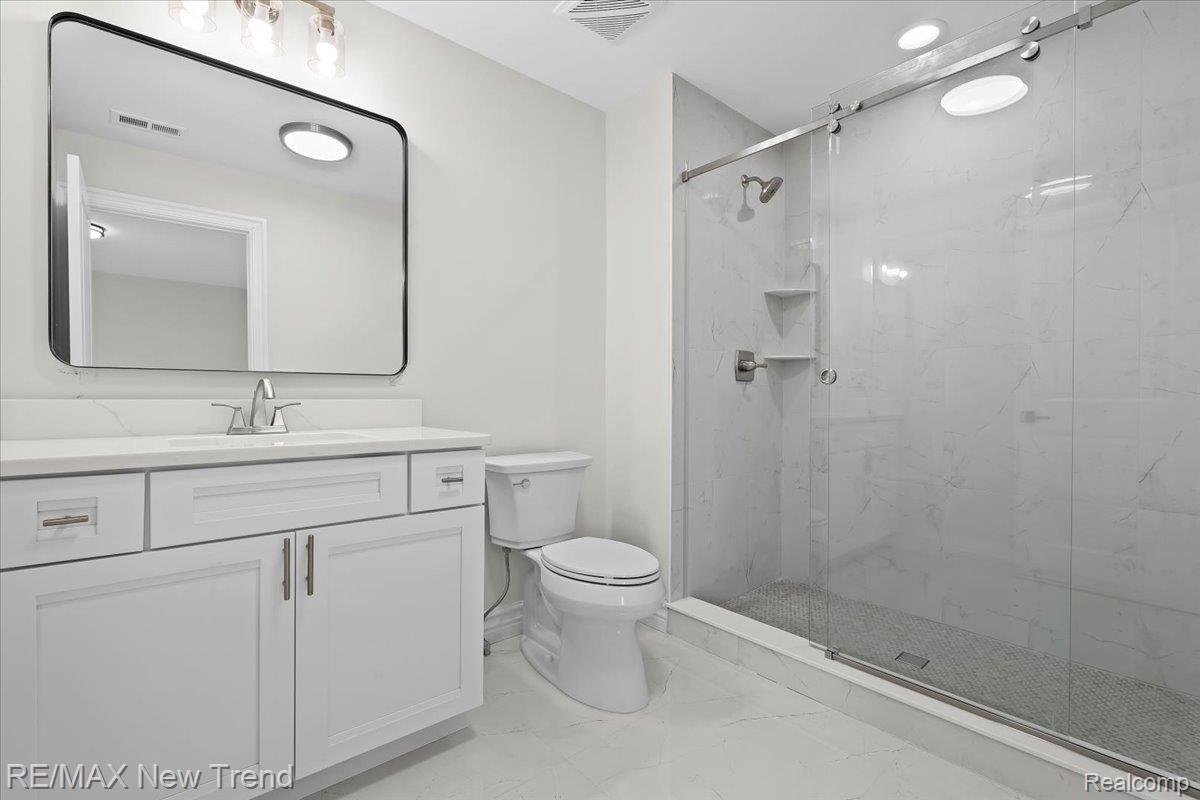 Farmingtonhills, Michigan, 48336, United States, 5 Bedrooms Bedrooms, ,5 BathroomsBathrooms,Residential,Active,1945053