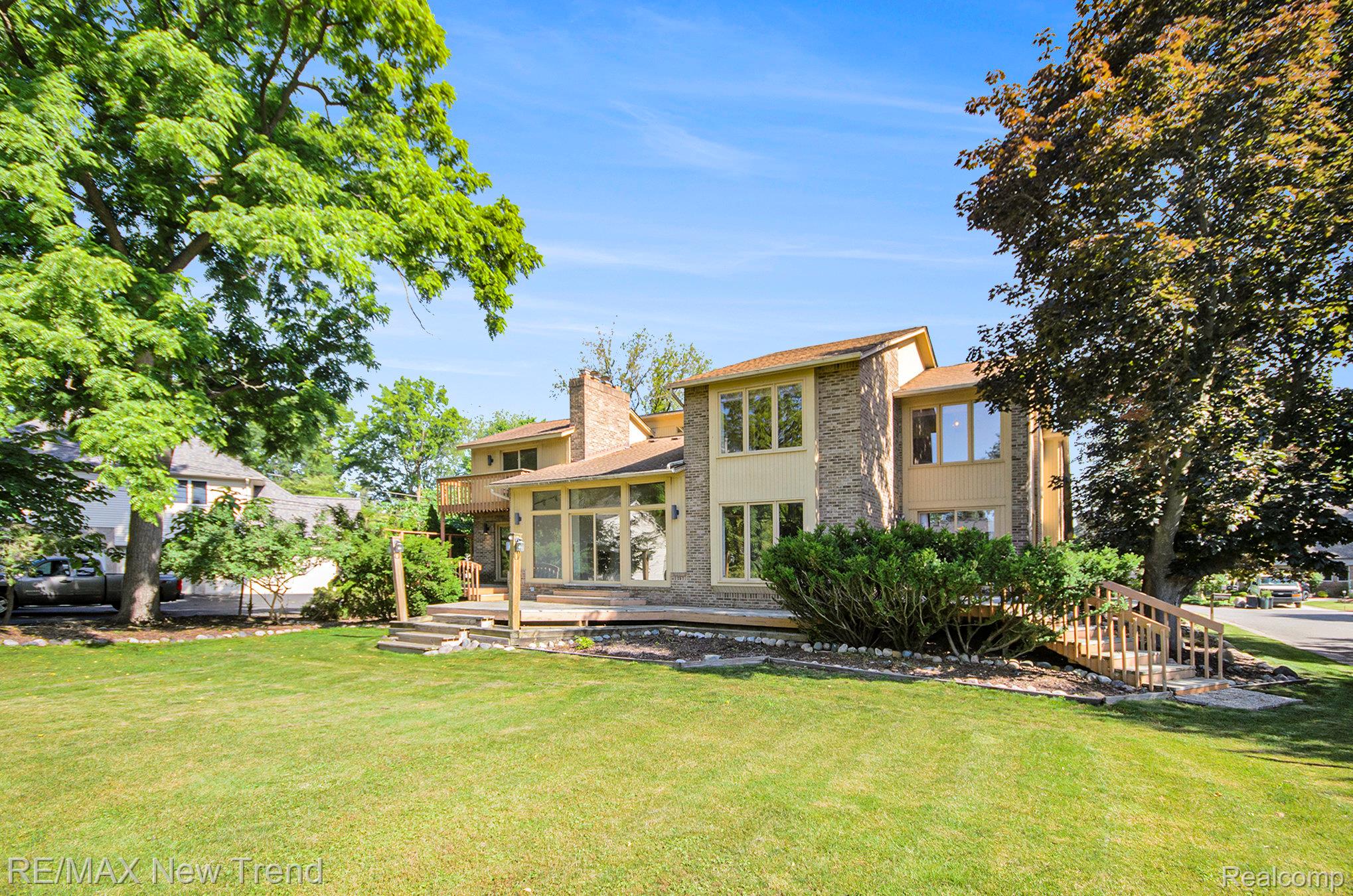 Westbloomfield, Michigan, 48324, United States, 5 Bedrooms Bedrooms, ,5 BathroomsBathrooms,Residential,Active,1922336