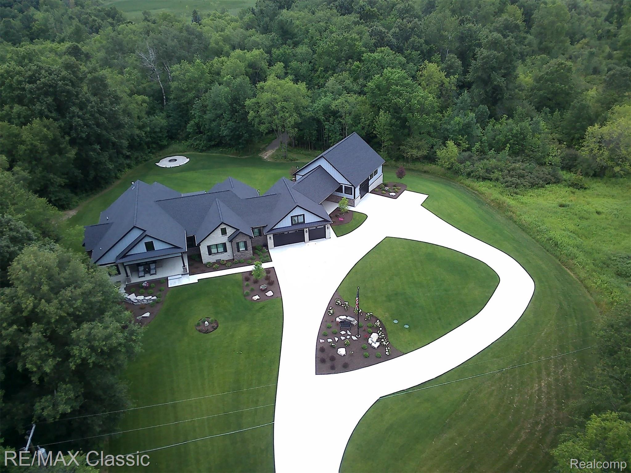 Milford, Michigan, 48381, United States, 4 Bedrooms Bedrooms, ,4 BathroomsBathrooms,Residential,Active,1893262