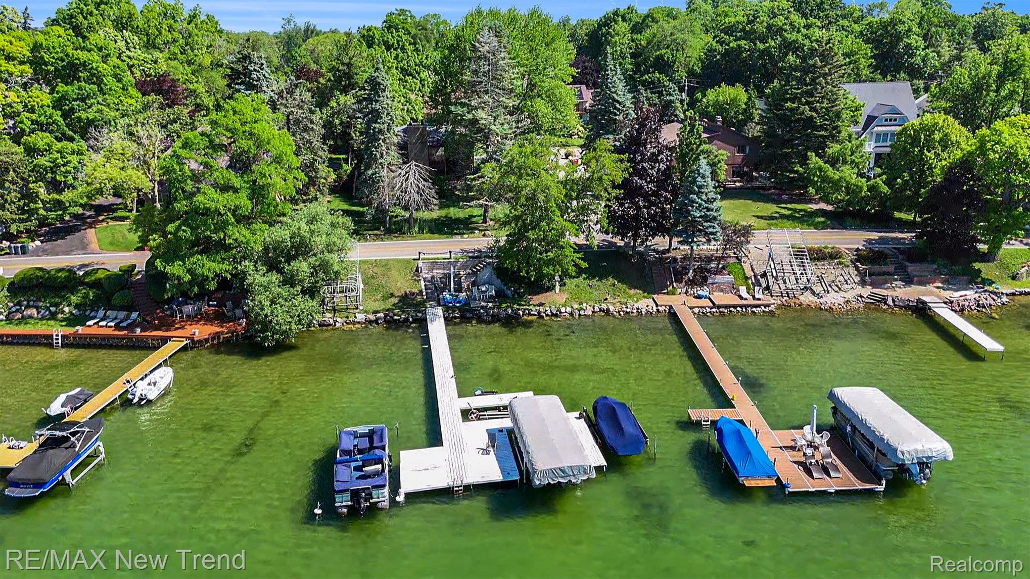 Westbloomfield, Michigan, 48324, United States, 5 Bedrooms Bedrooms, ,5 BathroomsBathrooms,Residential,Active,1922336