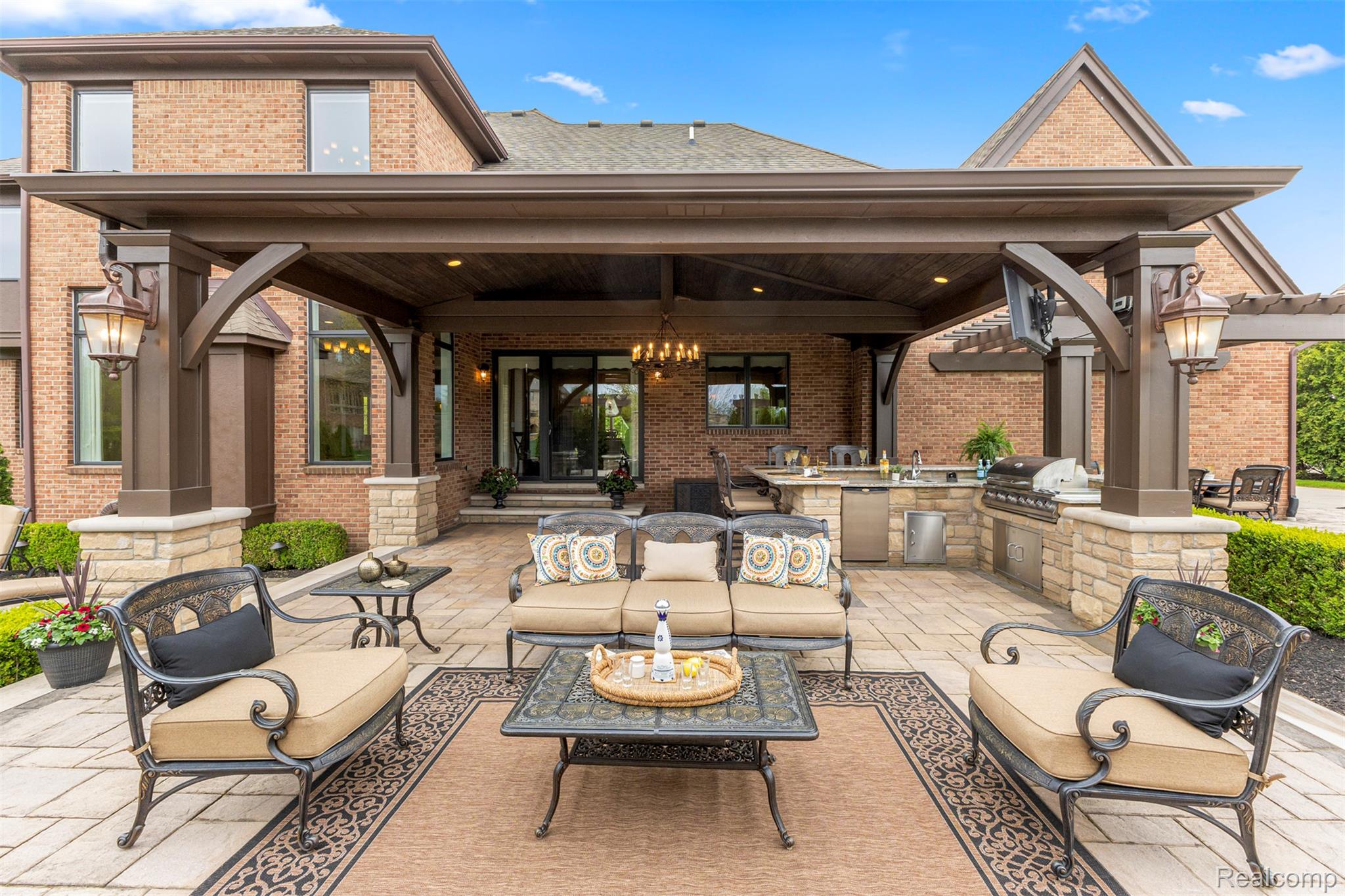 Northville, Michigan, 48167, United States, 4 Bedrooms Bedrooms, ,4 BathroomsBathrooms,Residential,Active,2052116