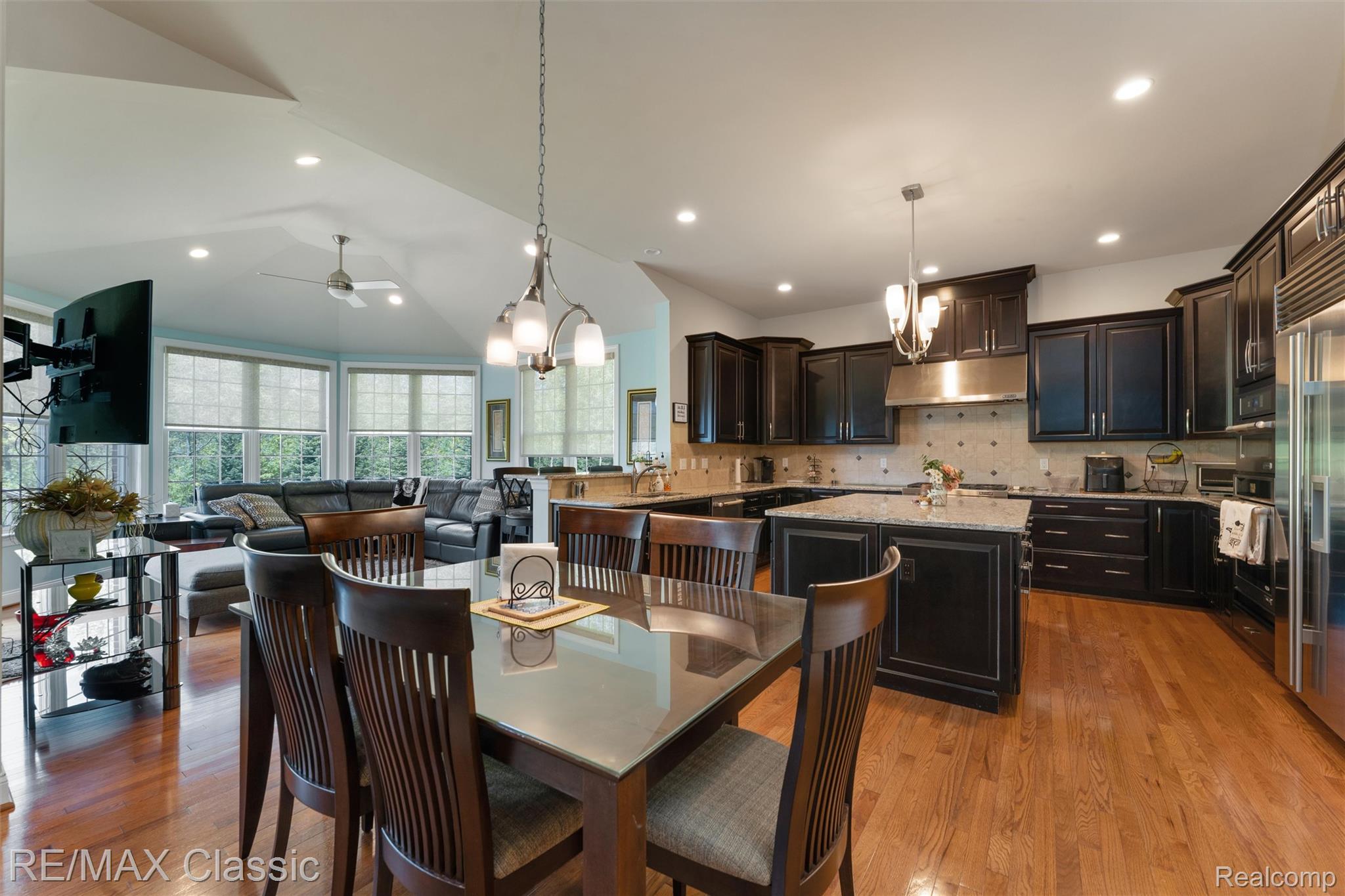 Novi, Michigan, 48374, United States, 5 Bedrooms Bedrooms, ,5 BathroomsBathrooms,Residential,Pending,2052115