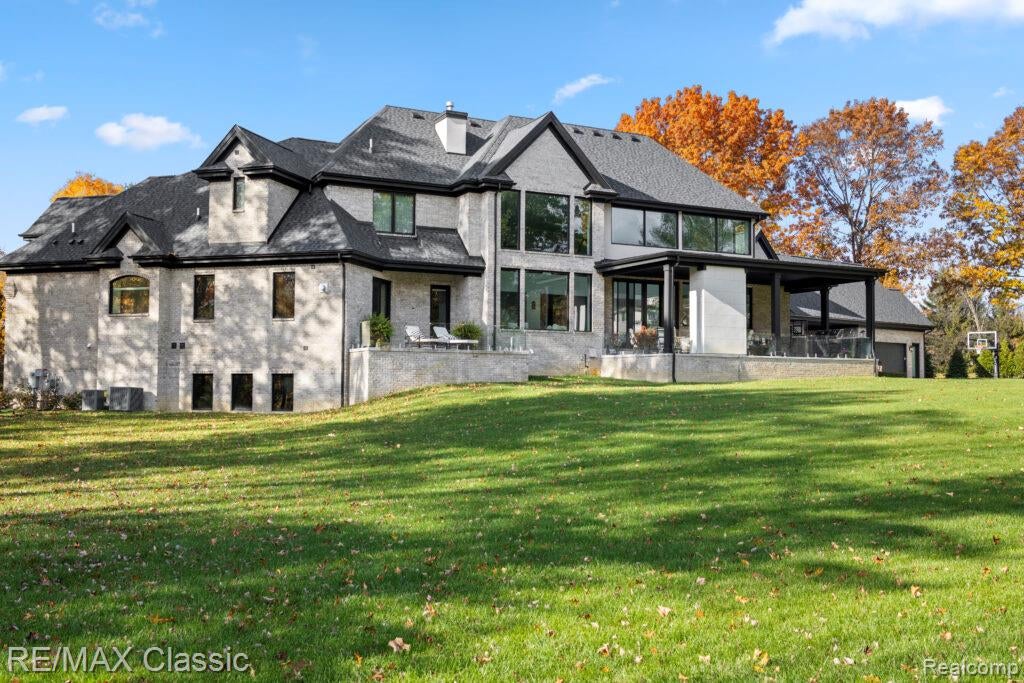 Milford, Michigan, 48381, United States, 4 Bedrooms Bedrooms, ,4 BathroomsBathrooms,Residential,Active,1893262