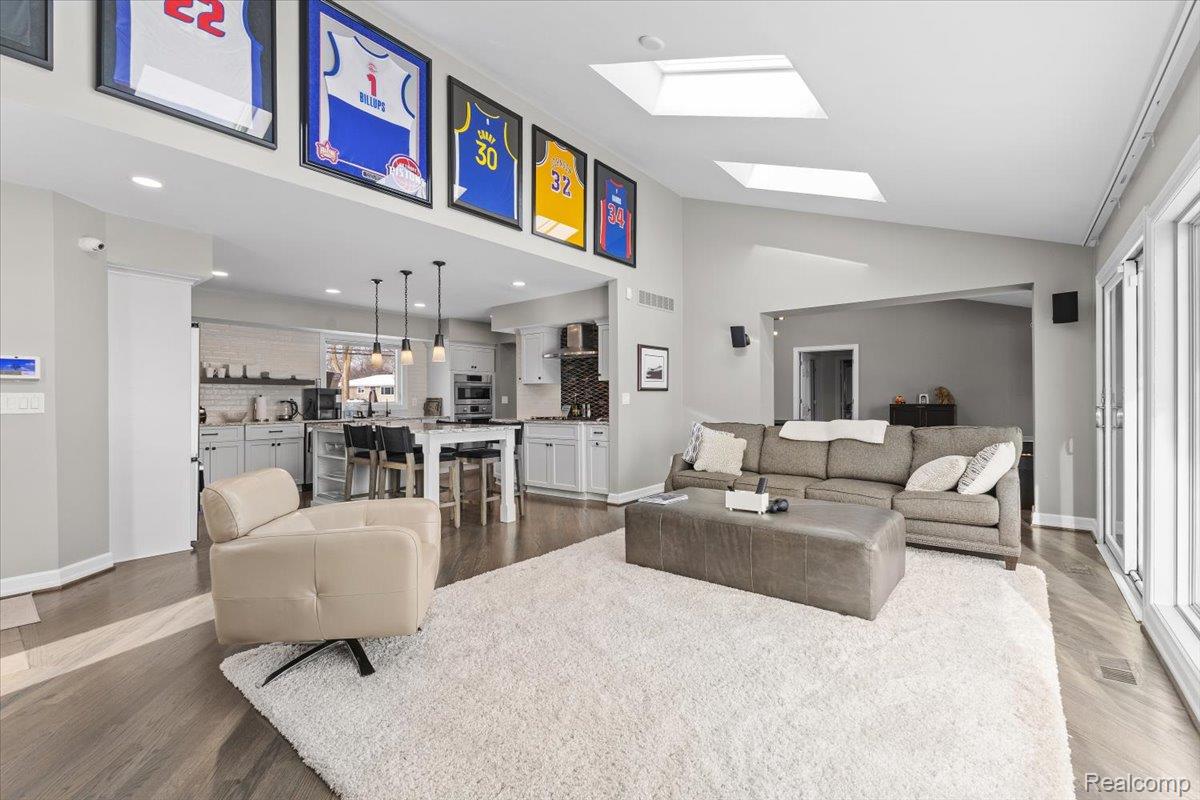 Clarkston, Michigan, 48346, United States, 4 Bedrooms Bedrooms, ,3 BathroomsBathrooms,Residential,Active,2012215