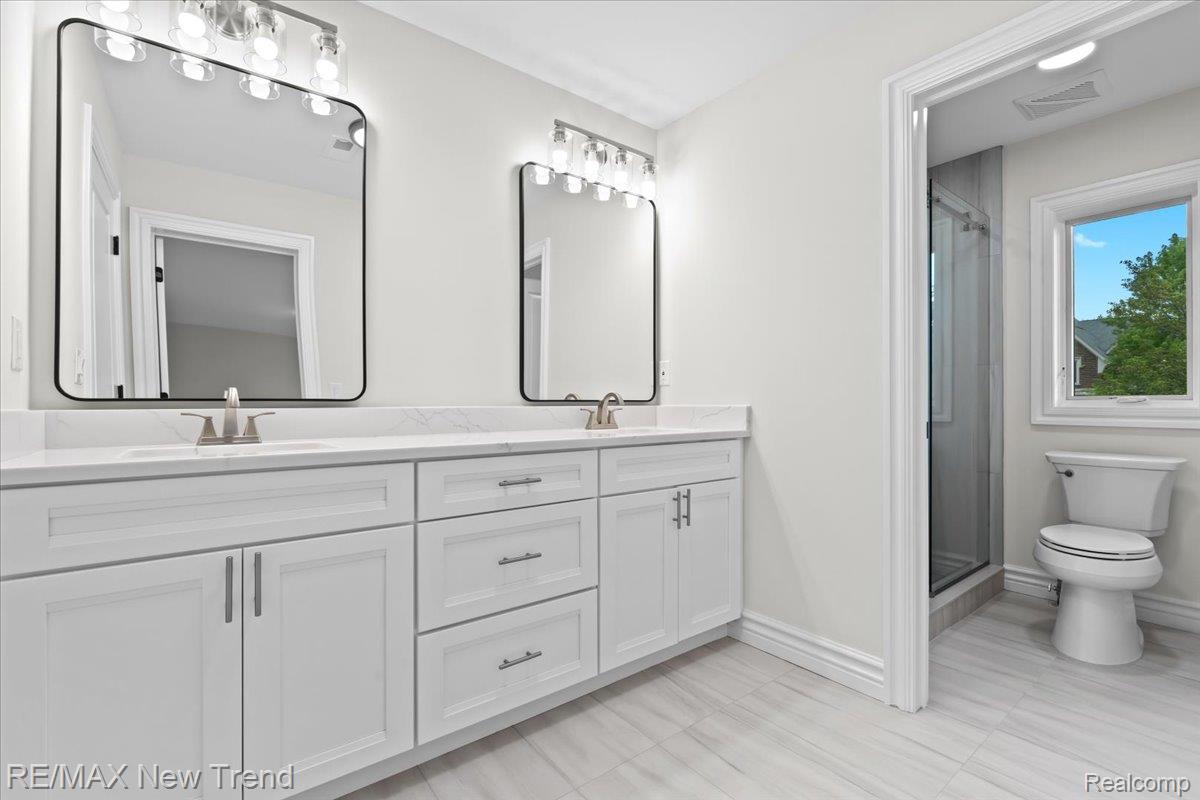 Farmingtonhills, Michigan, 48336, United States, 5 Bedrooms Bedrooms, ,5 BathroomsBathrooms,Residential,Active,1985604