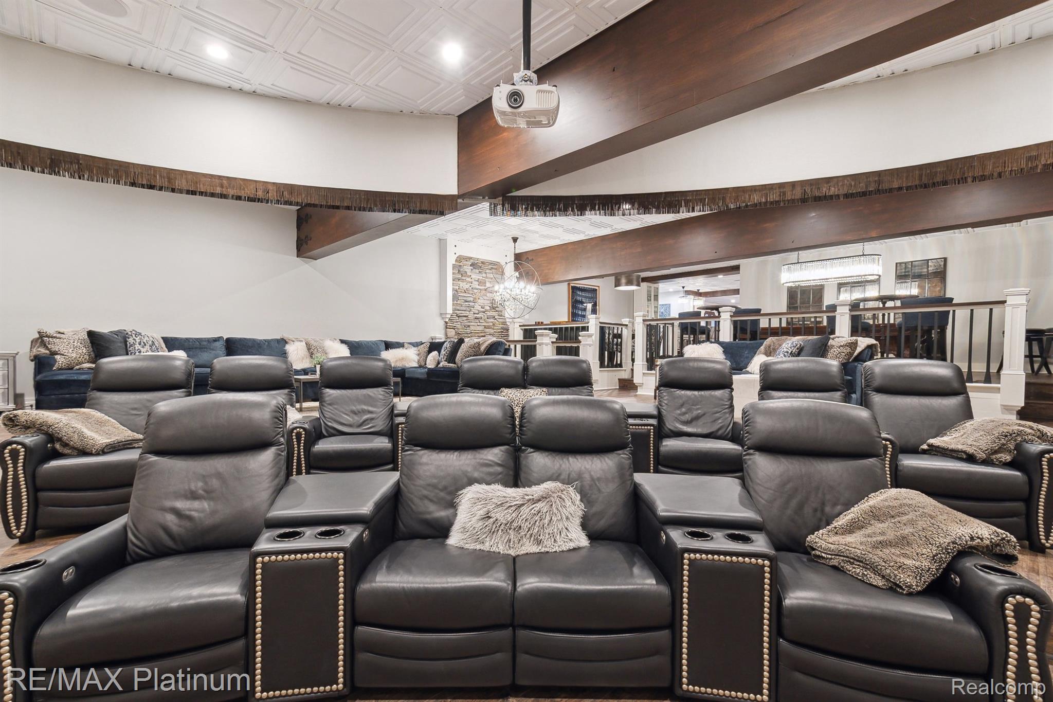 Pinckney, Michigan, 48169, United States, 5 Bedrooms Bedrooms, ,7 BathroomsBathrooms,Residential,Active,2014605