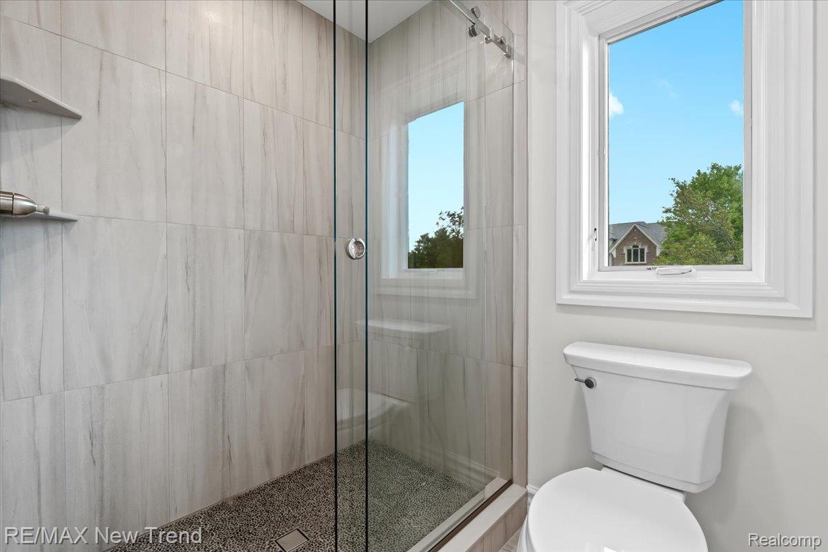 Farmingtonhills, Michigan, 48336, United States, 5 Bedrooms Bedrooms, ,5 BathroomsBathrooms,Residential,Active,1945053