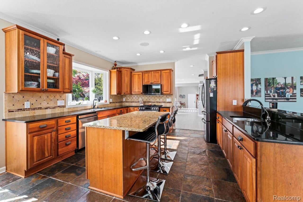 Linden, Michigan, 48451, United States, 5 Bedrooms Bedrooms, ,6 BathroomsBathrooms,Residential,Active,1959969