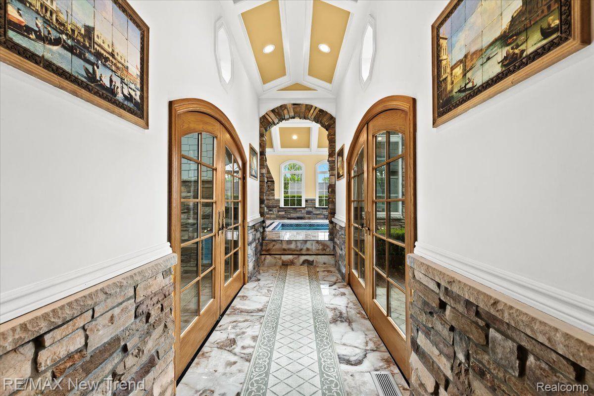 Walledlake, Michigan, 48390, United States, 4 Bedrooms Bedrooms, ,4 BathroomsBathrooms,Residential,Pending,1904161