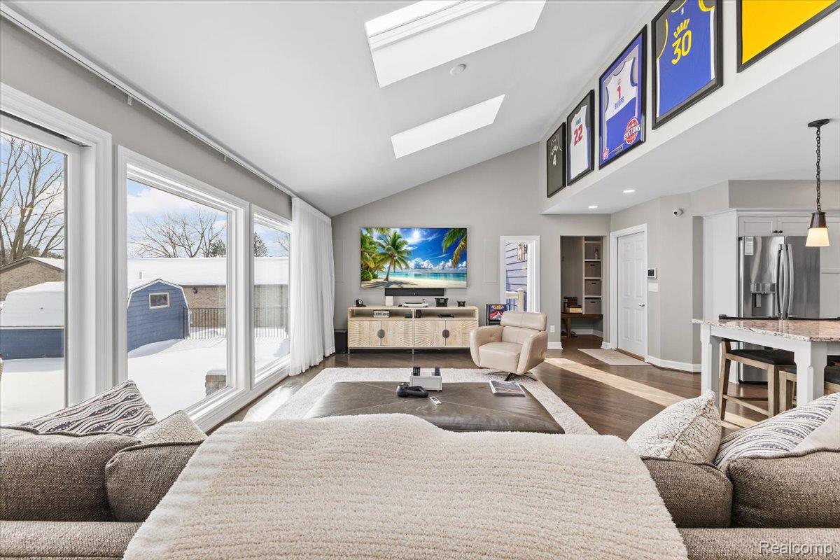 Clarkston, Michigan, 48346, United States, 4 Bedrooms Bedrooms, ,3 BathroomsBathrooms,Residential,Active,2012215