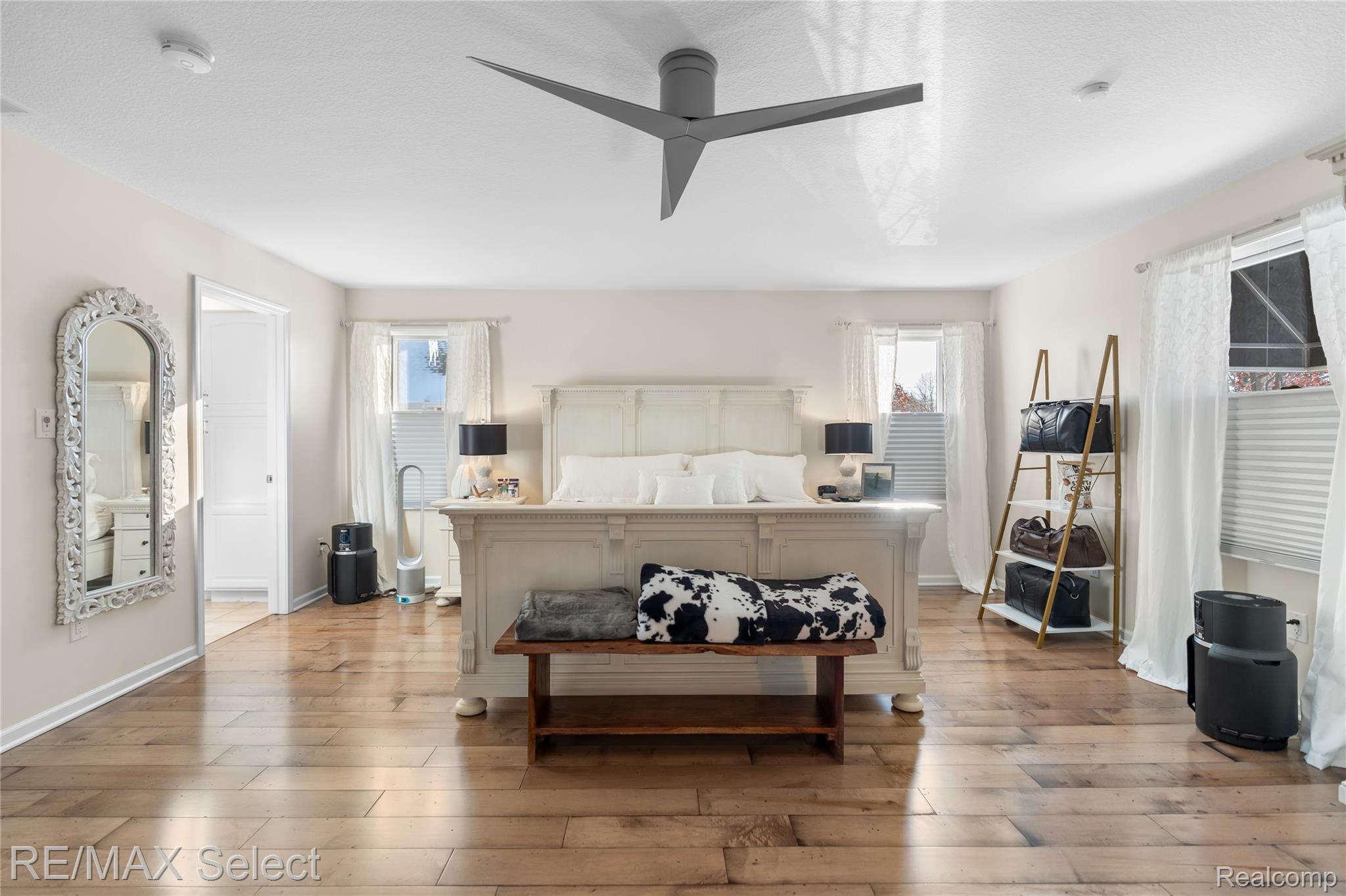 Fenton, Michigan, 48430, United States, 4 Bedrooms Bedrooms, ,5 BathroomsBathrooms,Residential,Active,2016693