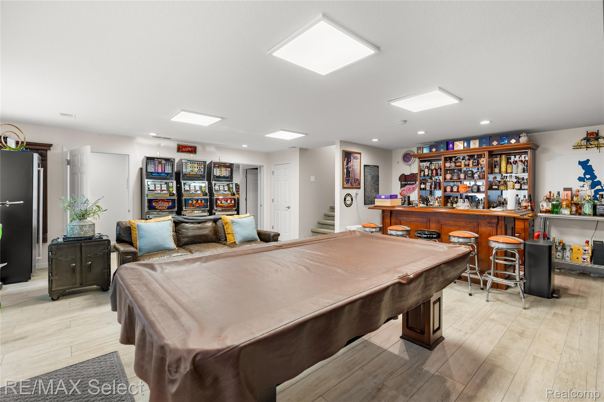 Fenton, Michigan, 48430, United States, 4 Bedrooms Bedrooms, ,5 BathroomsBathrooms,Residential,Active,2016693