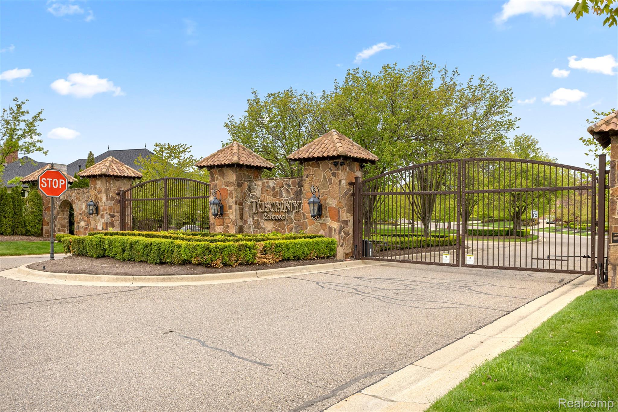 Northville, Michigan, 48167, United States, 4 Bedrooms Bedrooms, ,4 BathroomsBathrooms,Residential,Active,2052116
