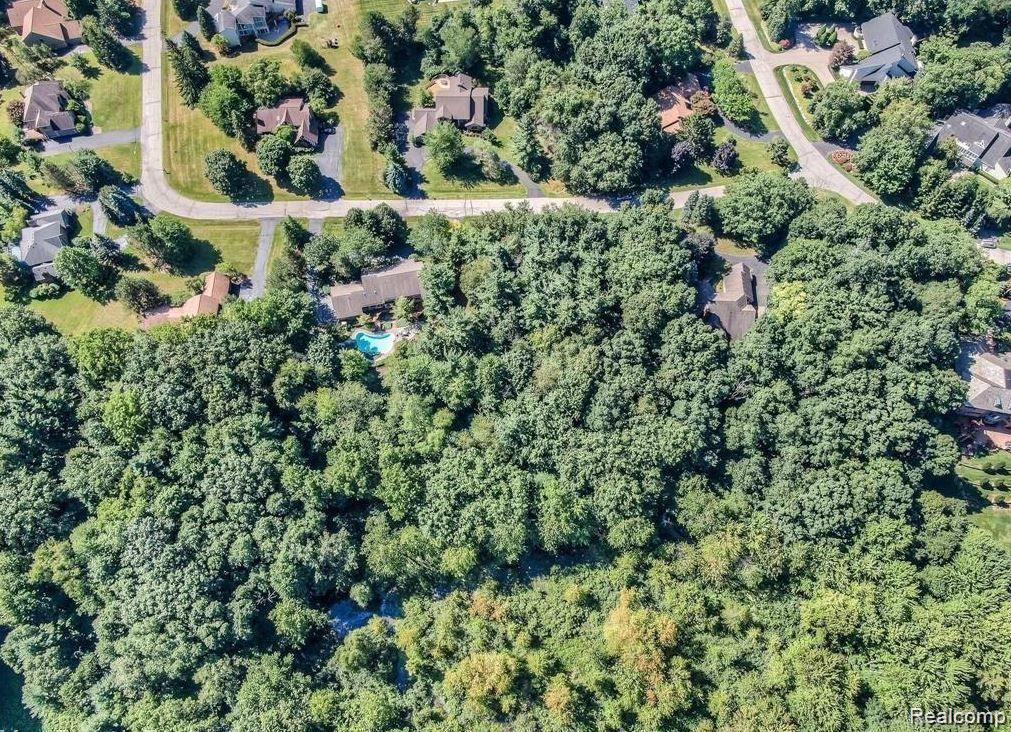 Orchardlake, Michigan, 48323, United States, ,4 BathroomsBathrooms,Residential,Pending,1850633