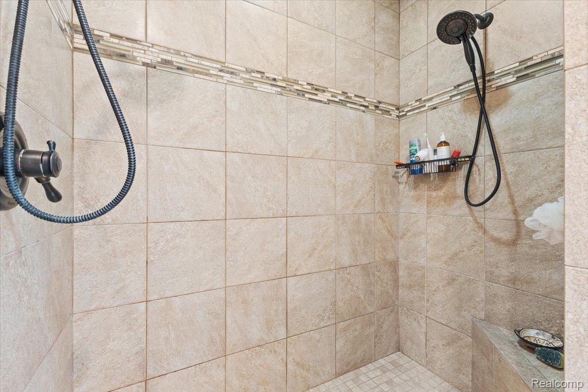 Clarkston, Michigan, 48346, United States, 4 Bedrooms Bedrooms, ,3 BathroomsBathrooms,Residential,Active,2012215